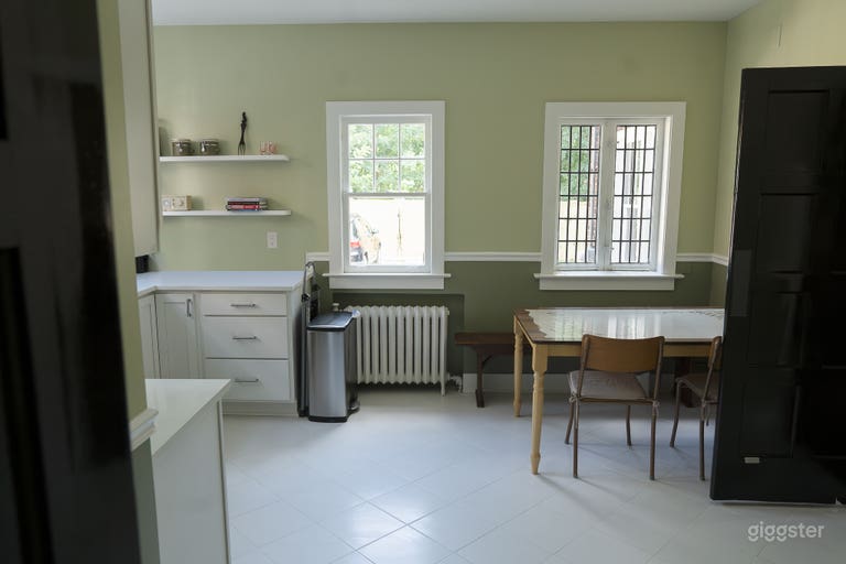  Historical Home-Bay Windows 