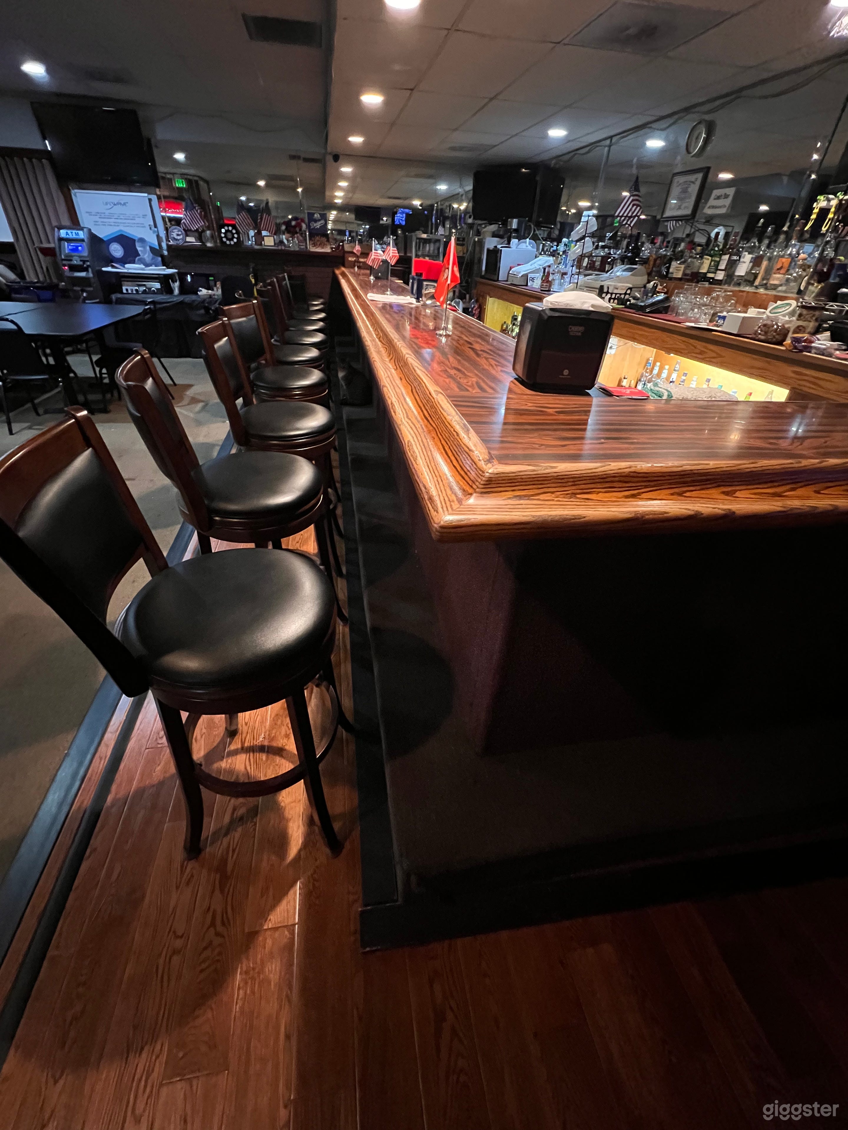 Bar + Banquet Hall 100 Parking Spaces Photo 4