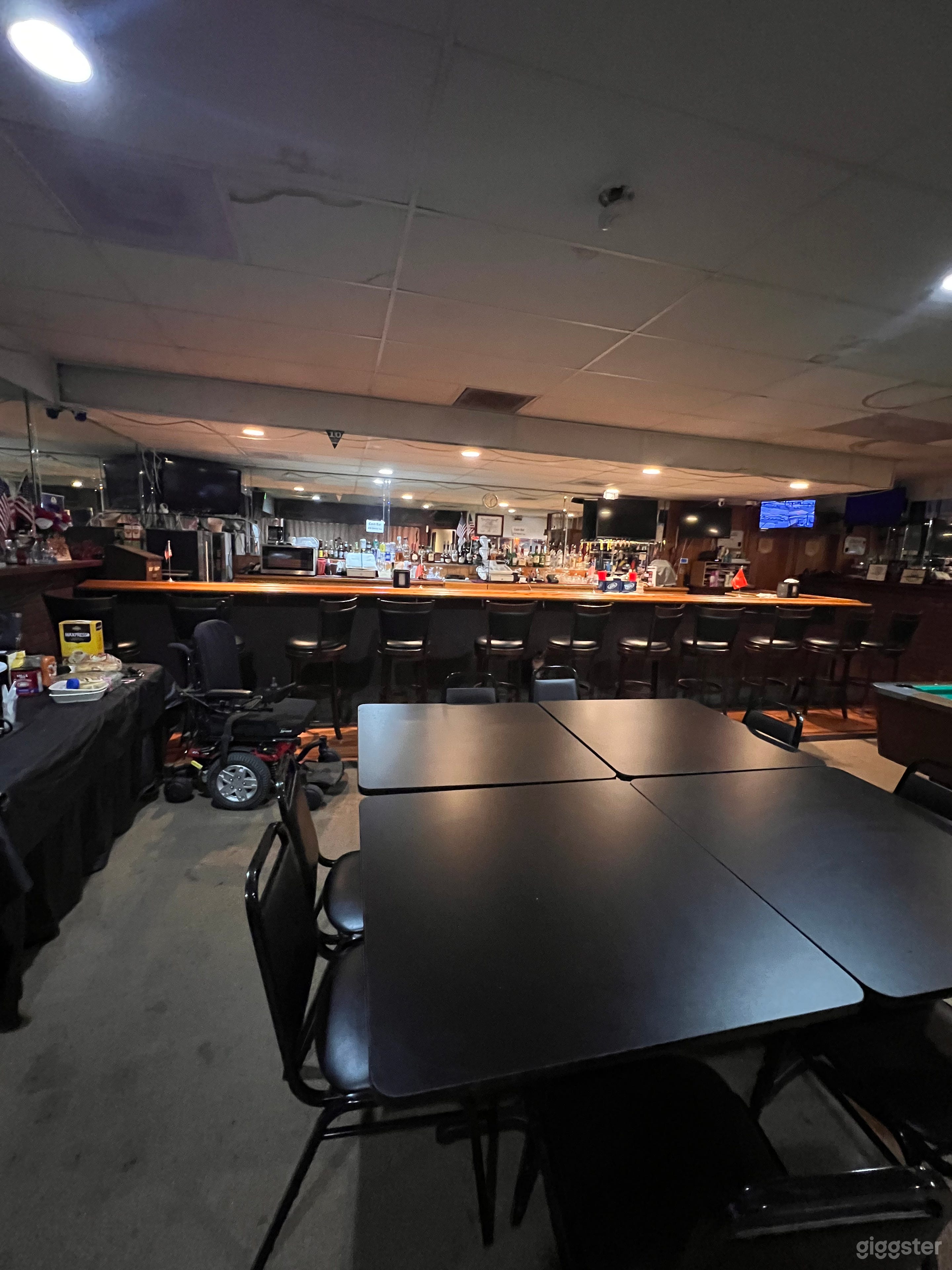 Bar + Banquet Hall 100 Parking Spaces Photo 3