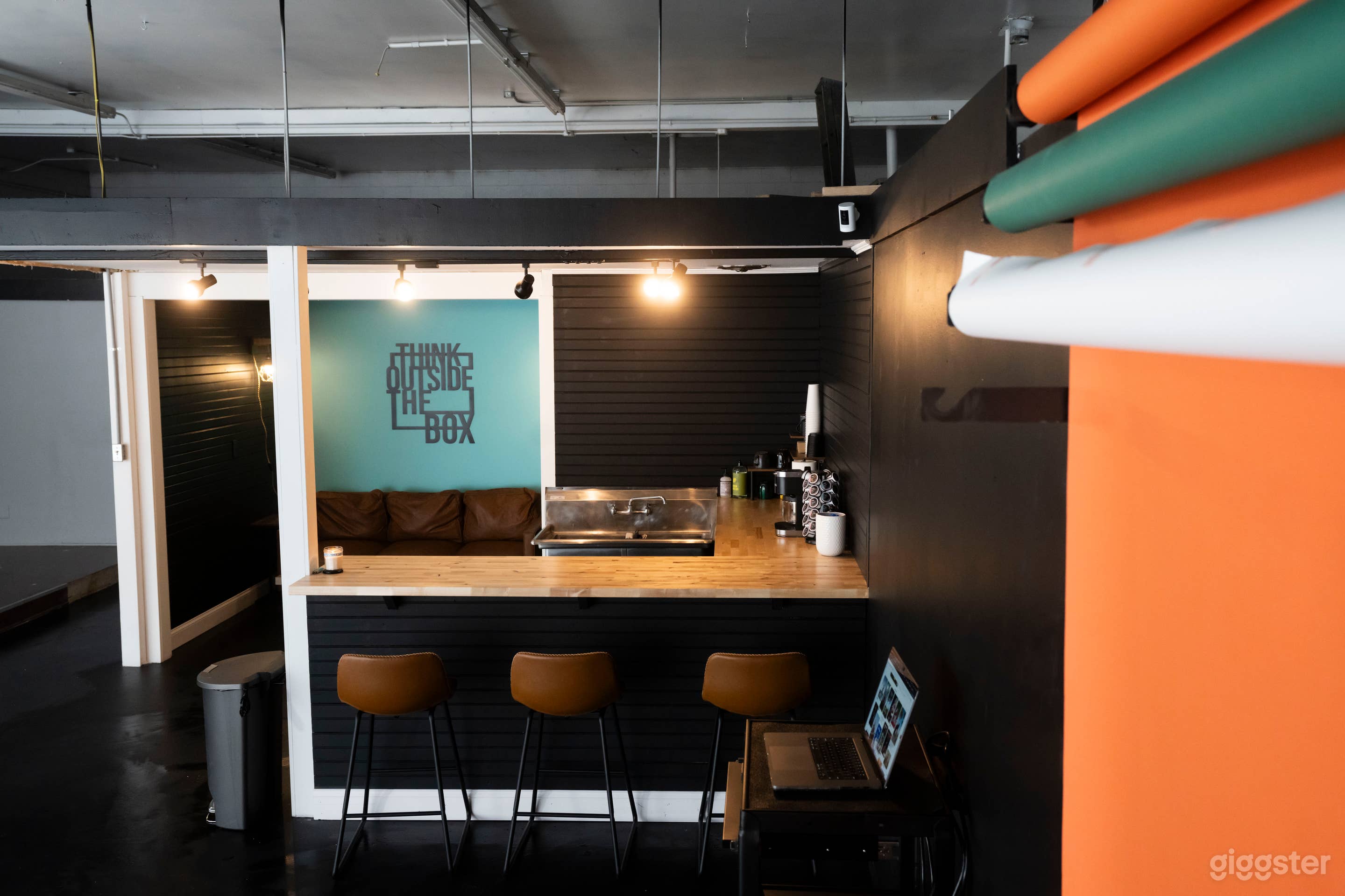 Nashville Creatives Studio - 20x30 Cyc Wall Photo 2