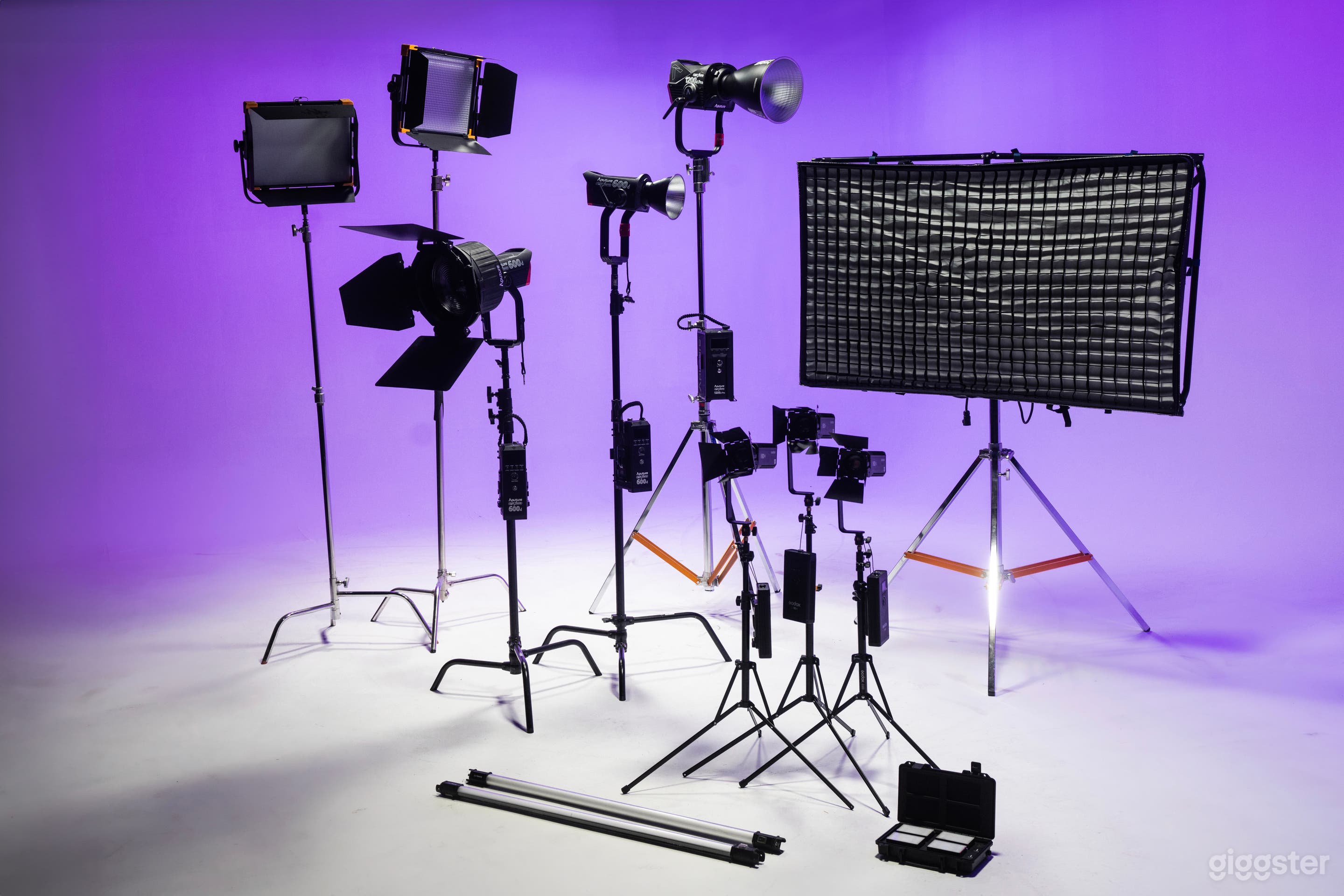 Nashville Creatives Studio - 20x30 Cyc Wall Photo 4