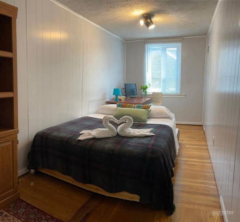  Quaint Home with Upstairs Studio 