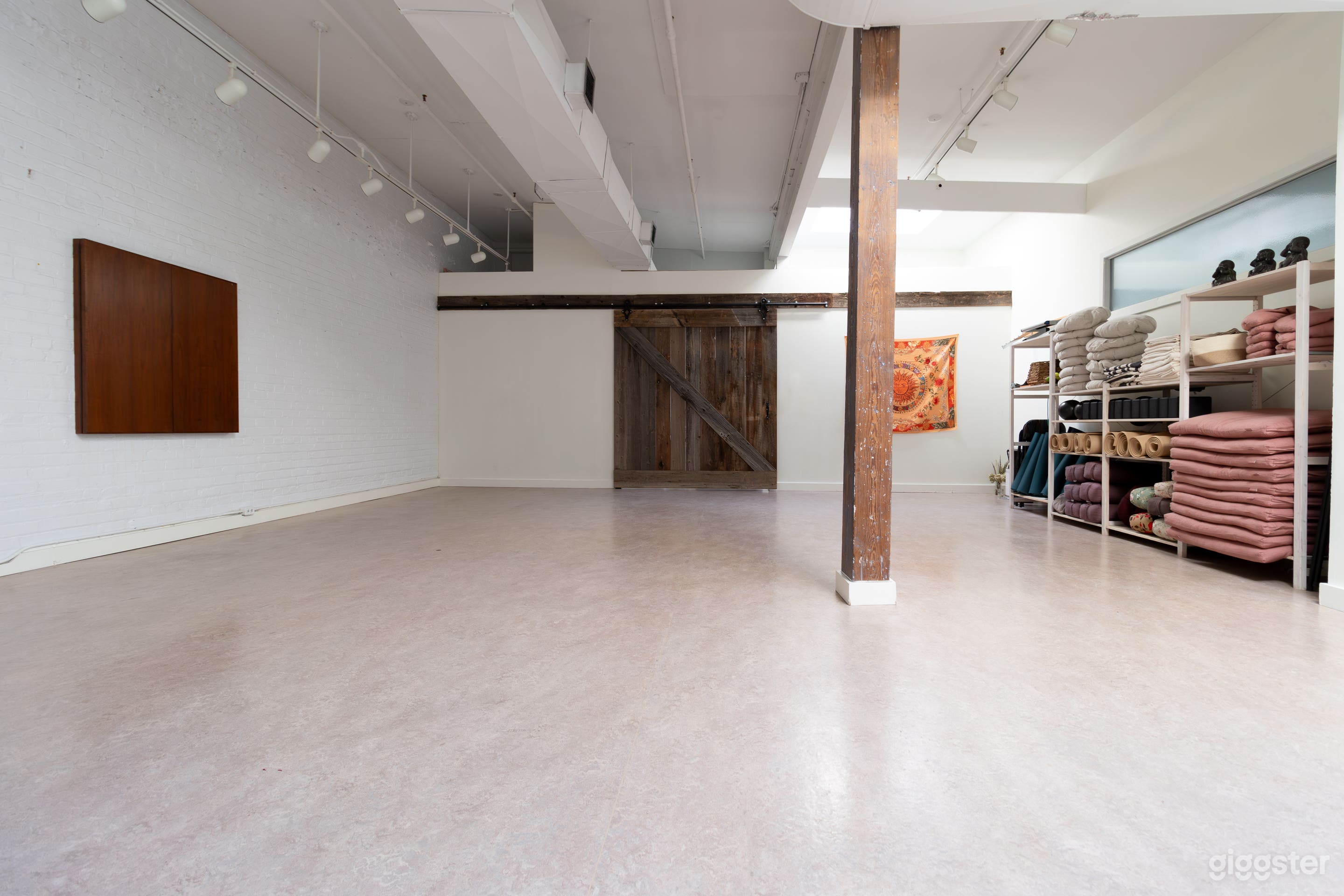 Whiteboard and projector included