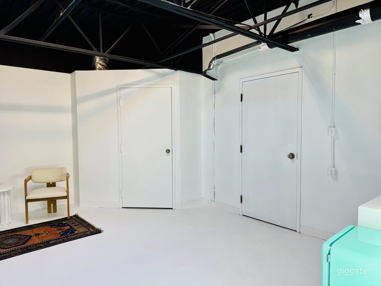  Bright Cozy Studio Space in Oakville 