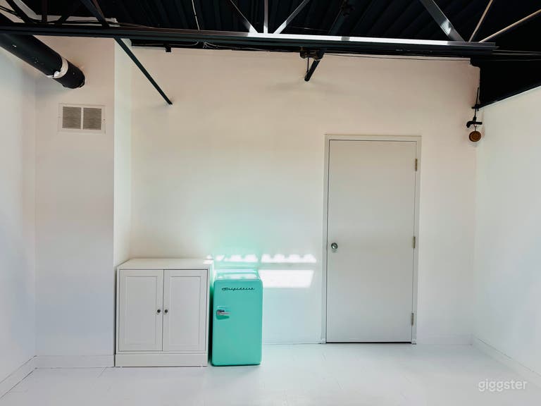  Bright Cozy Studio Space in Oakville 