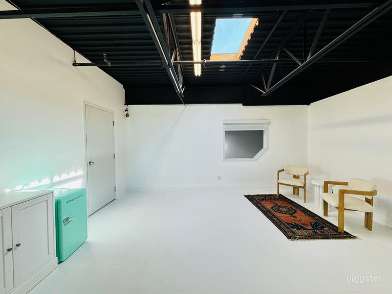  Bright Cozy Studio Space in Oakville 