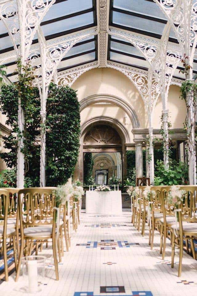 Bright and Airy Conservatory in Stafford Photo 3