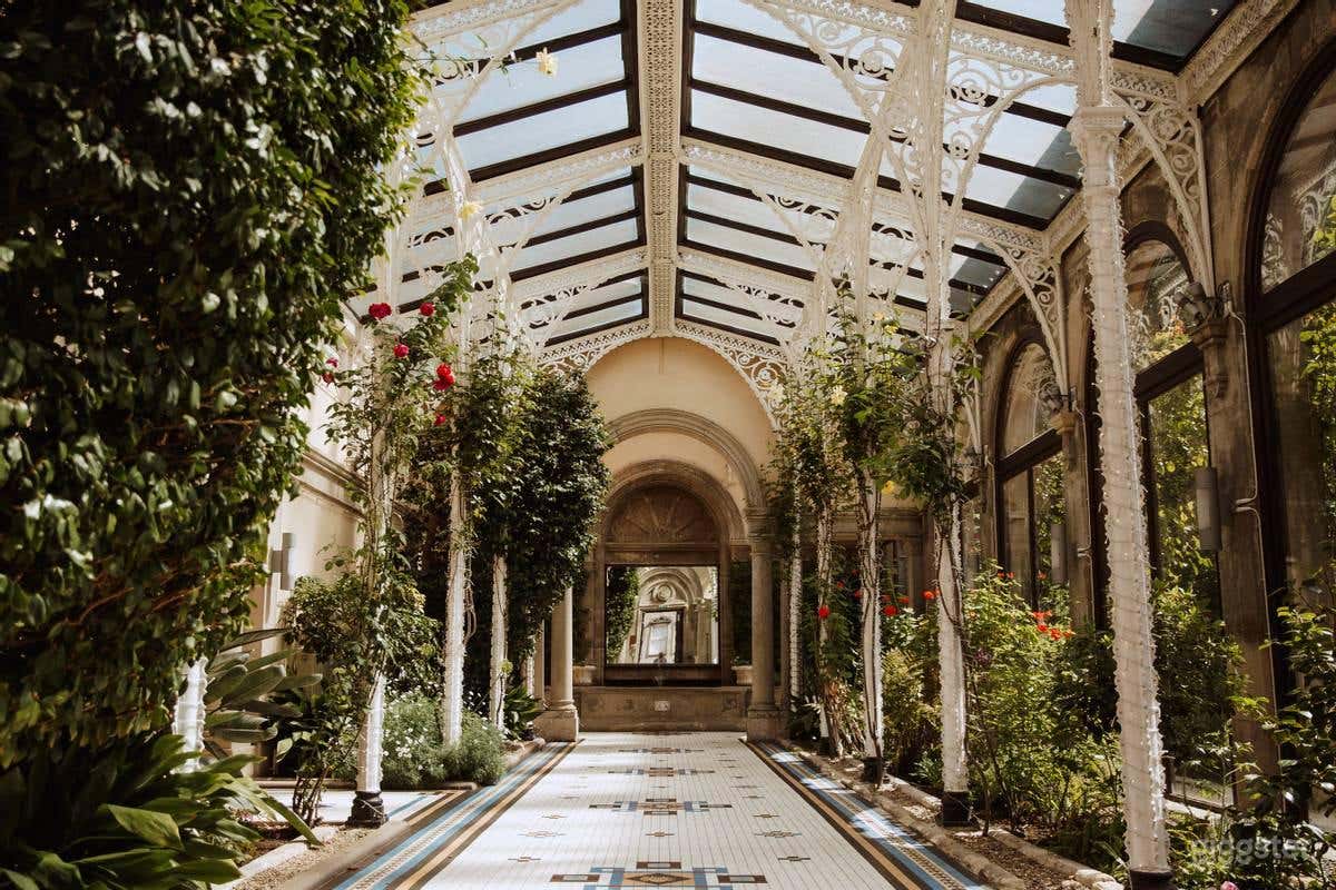 Bright and Airy Conservatory in Stafford Photo 2