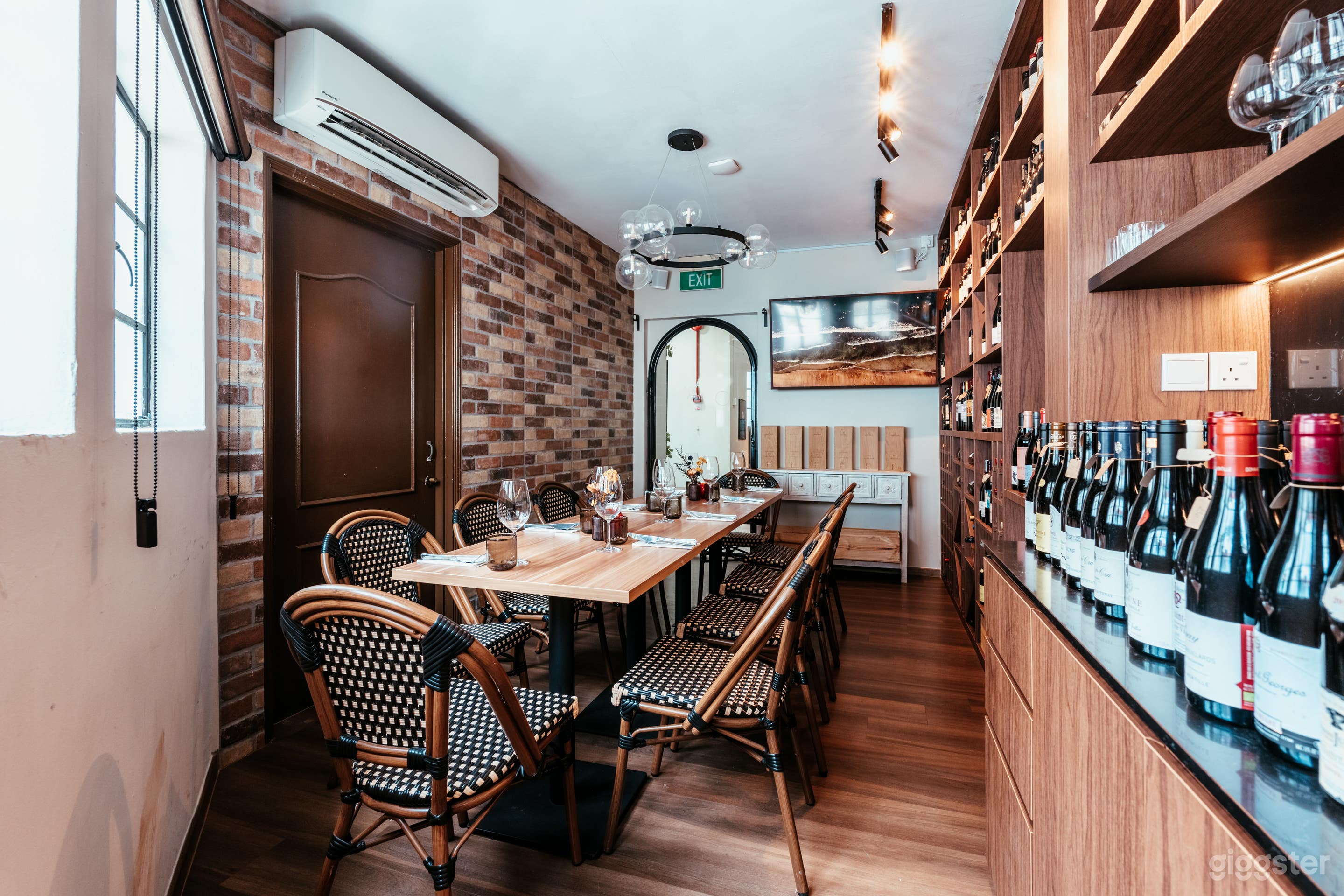 Elegant Private Dining – Perfect for Intimate Gatherings! Photo 1