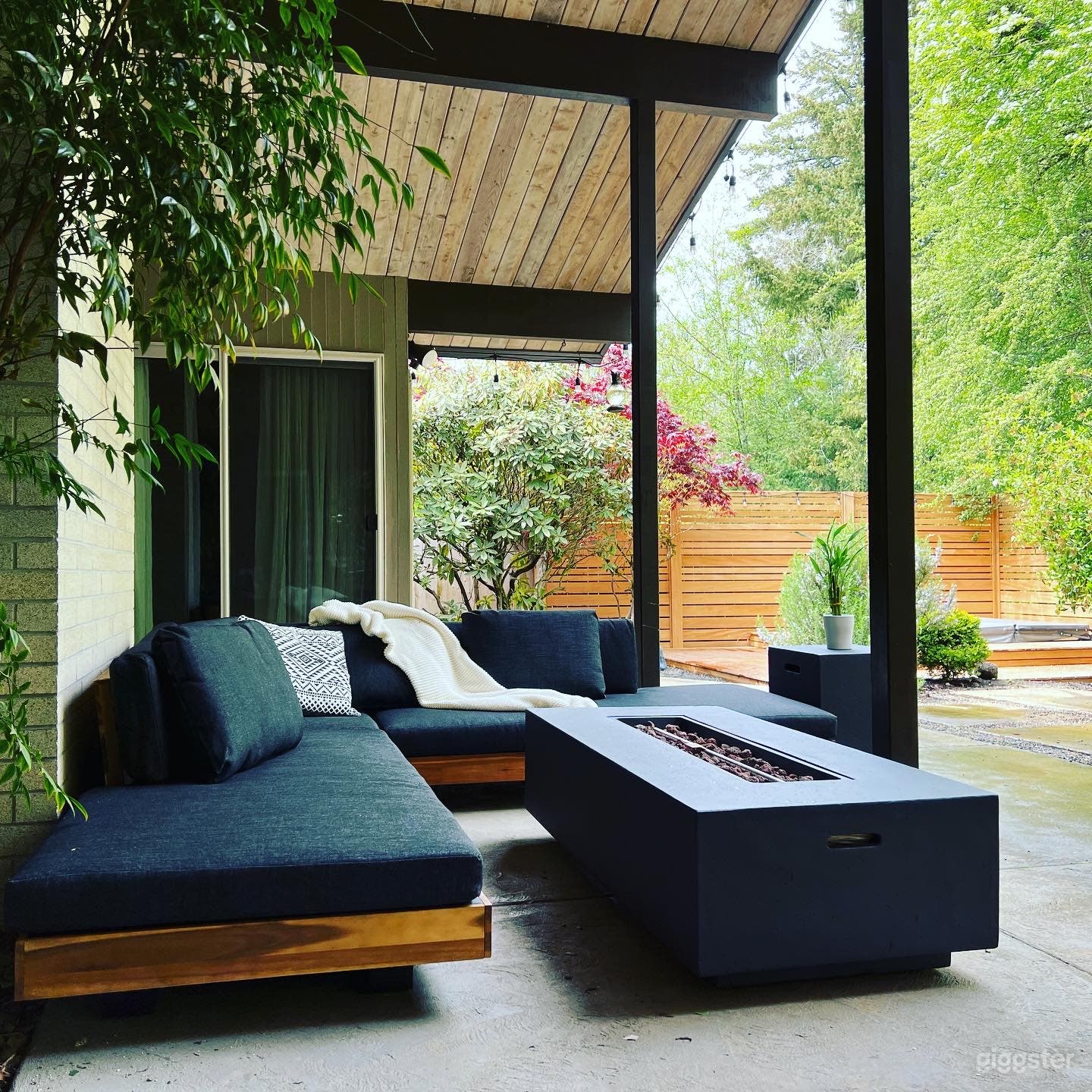 Famous Midcentury Modern Home Photo 4