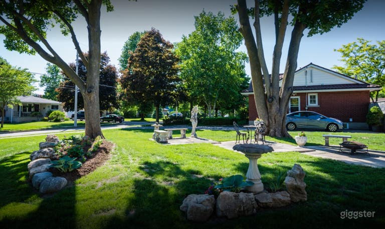  Spacious Picturesque Courtyard in Stratford 