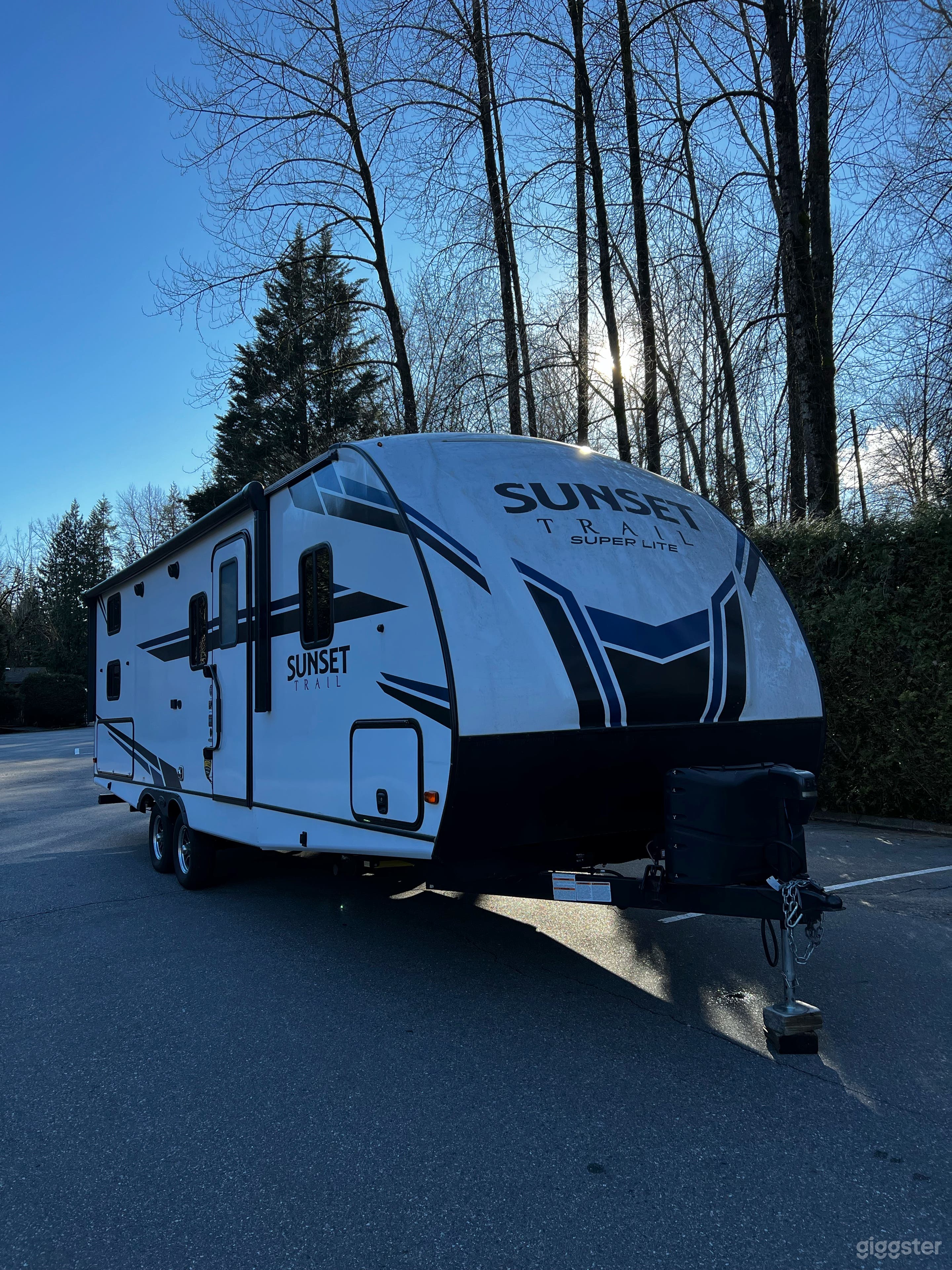 Beautiful Modern Style RV Trailer Photo 4