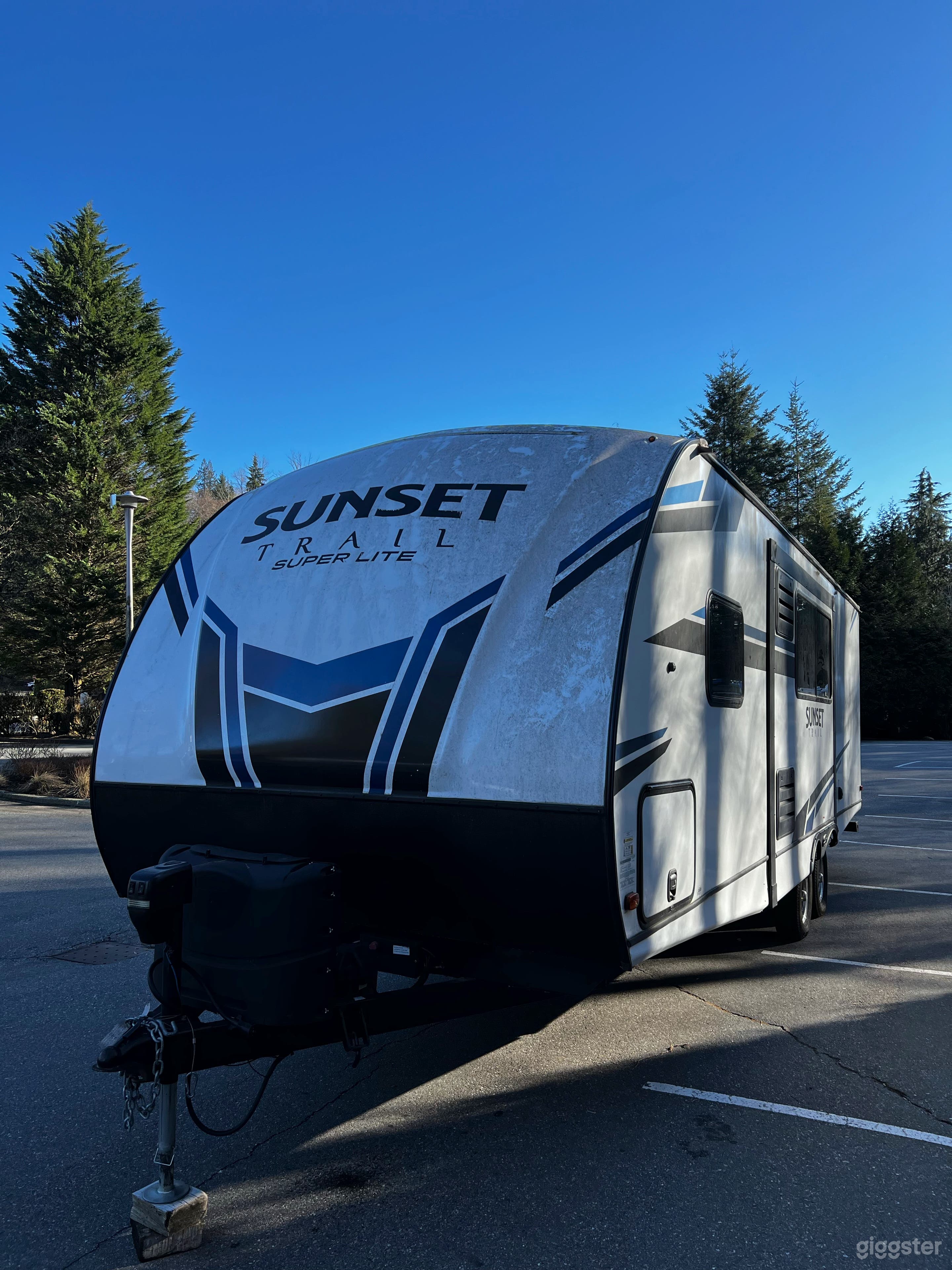 Beautiful Modern Style RV Trailer Photo 2