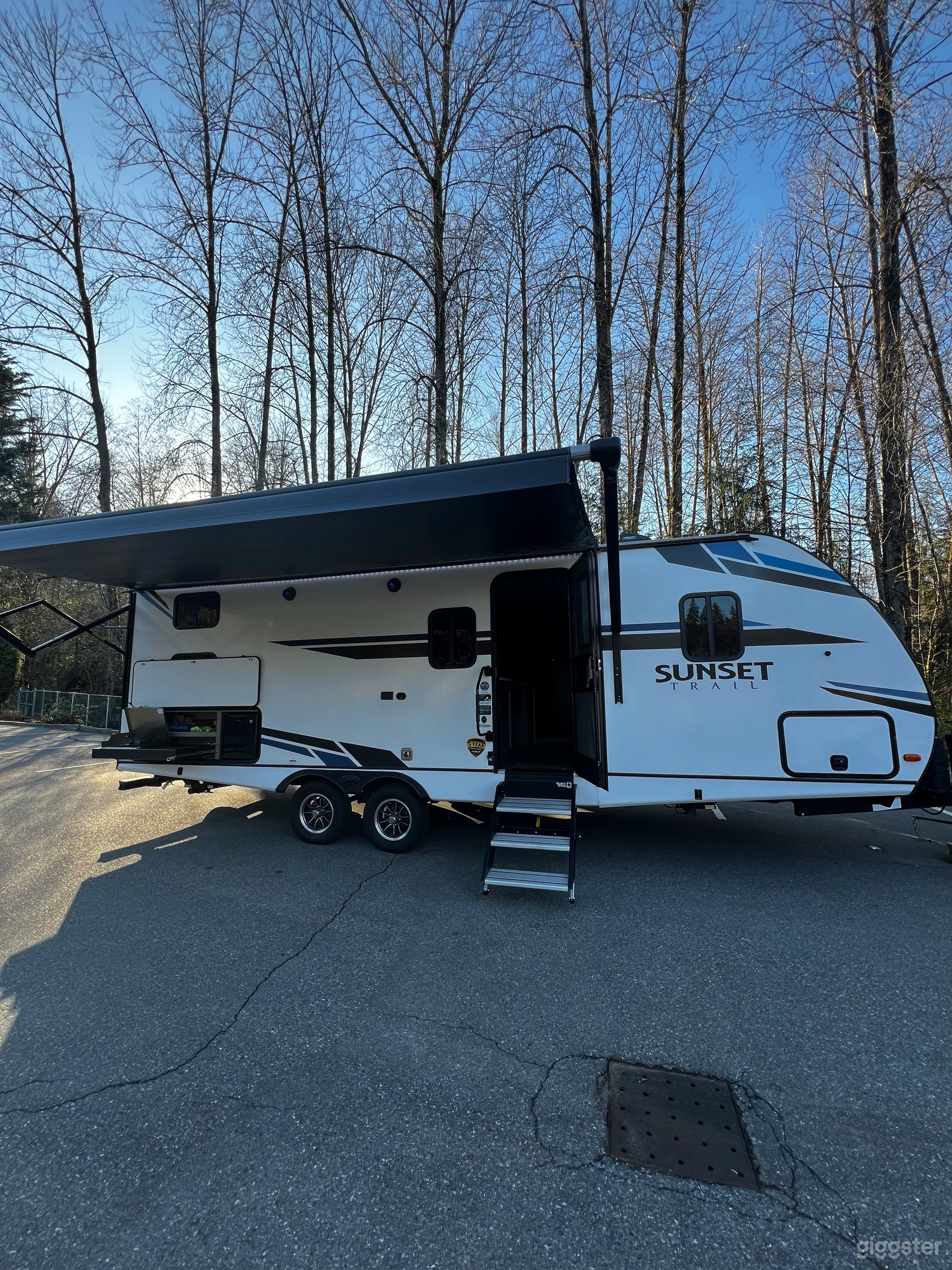 Beautiful Modern Style RV Trailer Photo 1