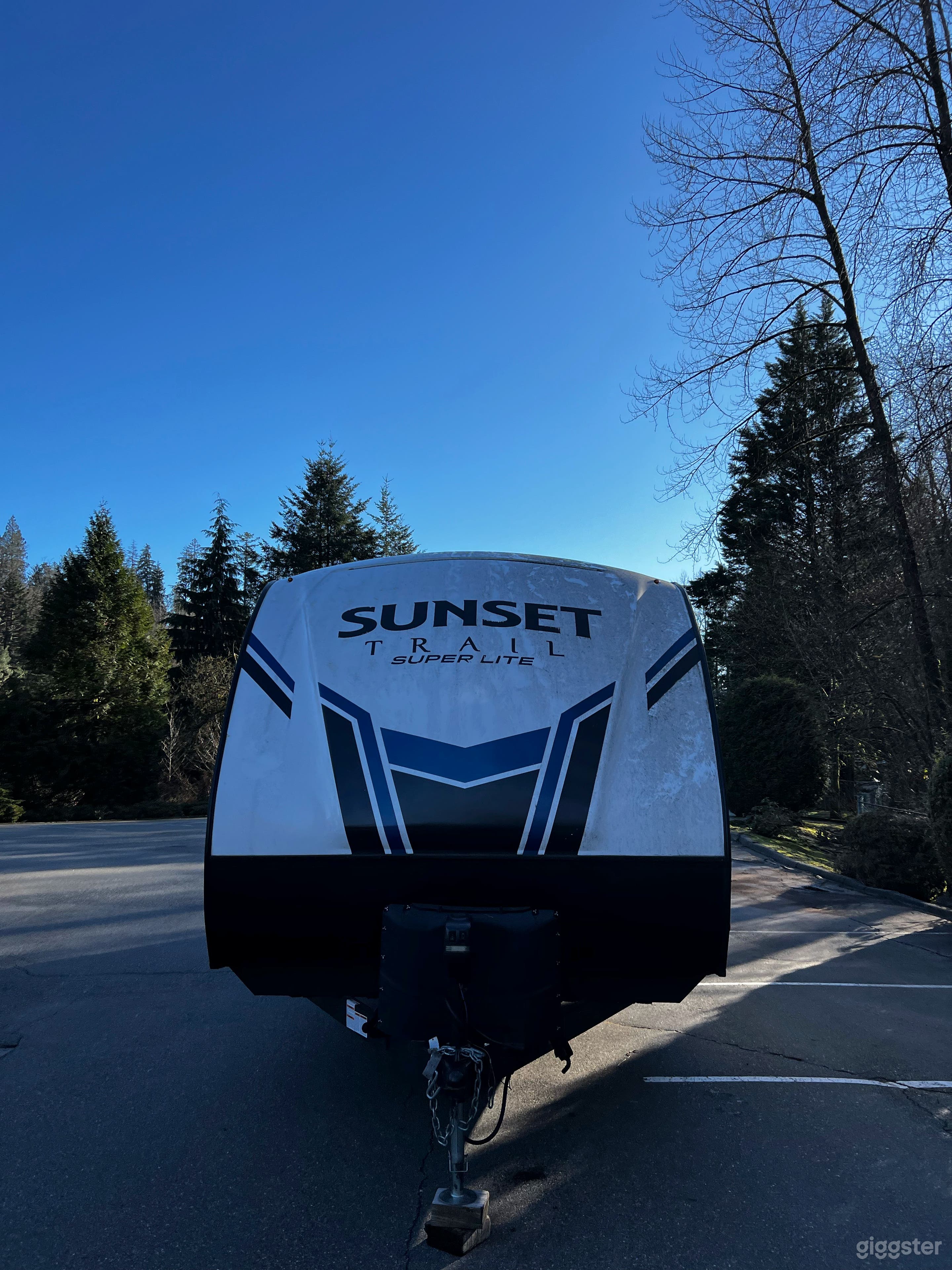 Beautiful Modern Style RV Trailer Photo 3