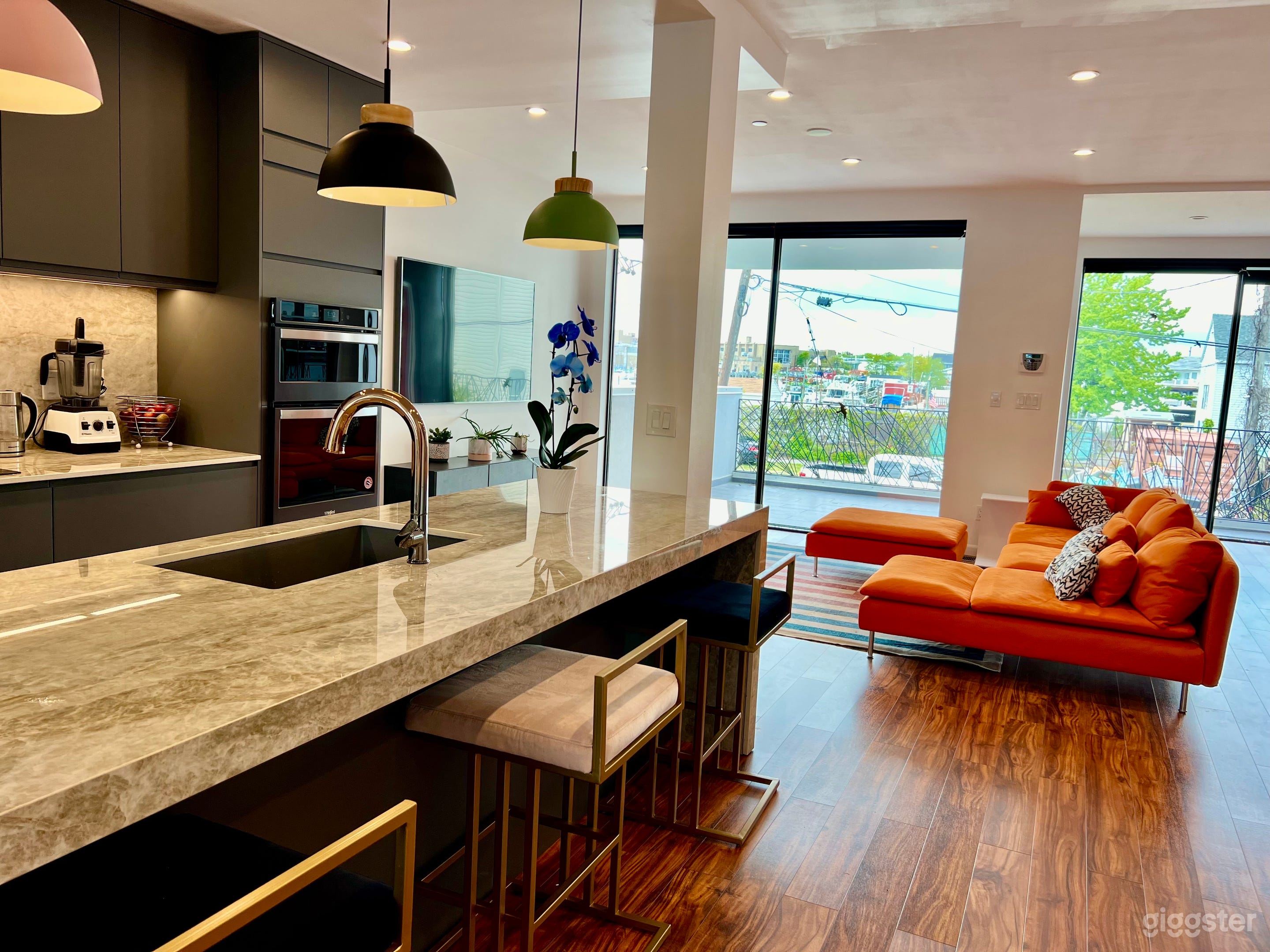 Modern House w amazing views of the boats Photo 1