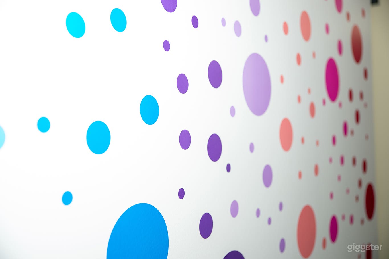 Colorful, Unique Studio with Multiple Sets, Props Photo 3