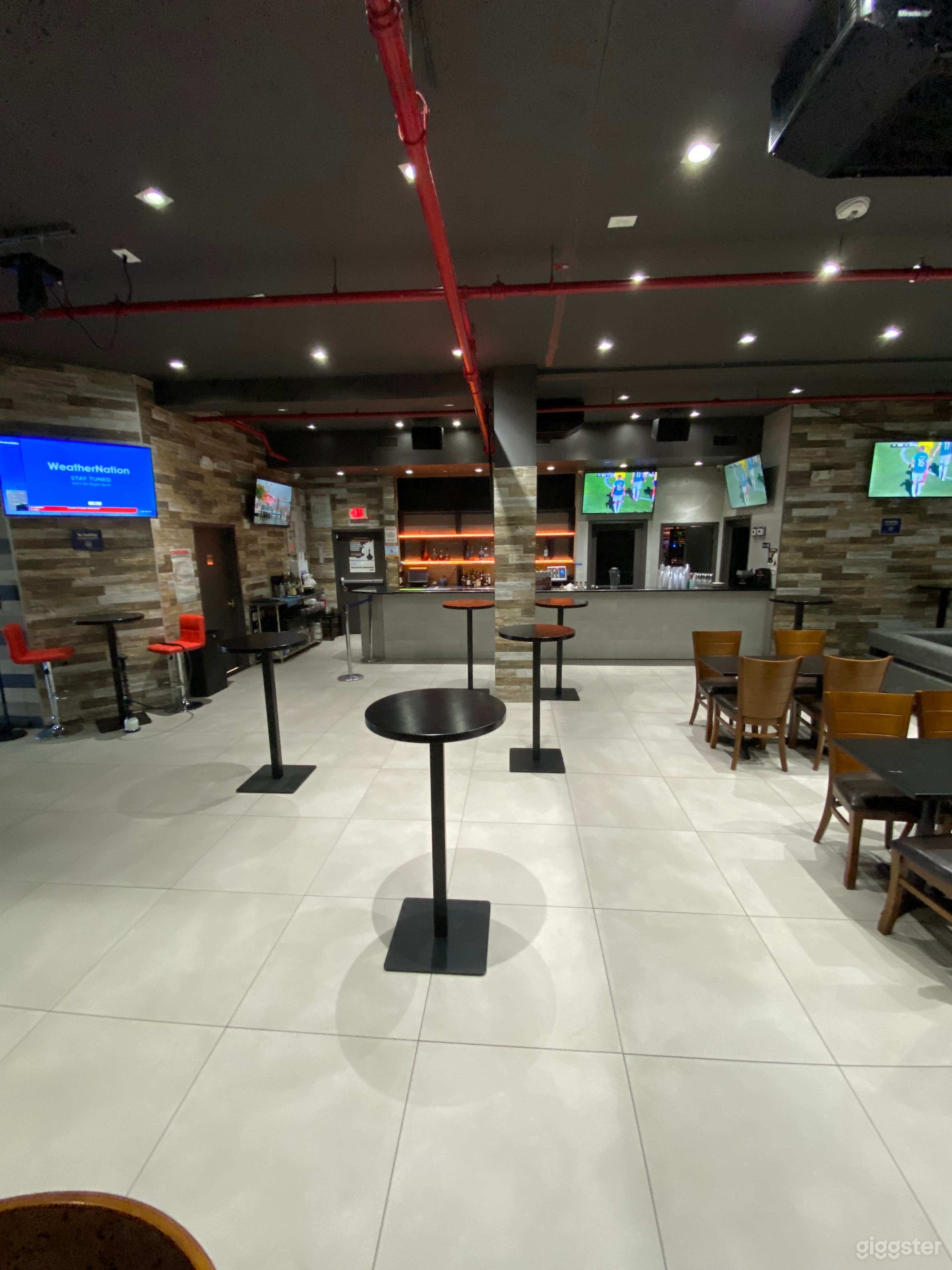 Spacious Club/Lounge Venue in Queens Photo 3