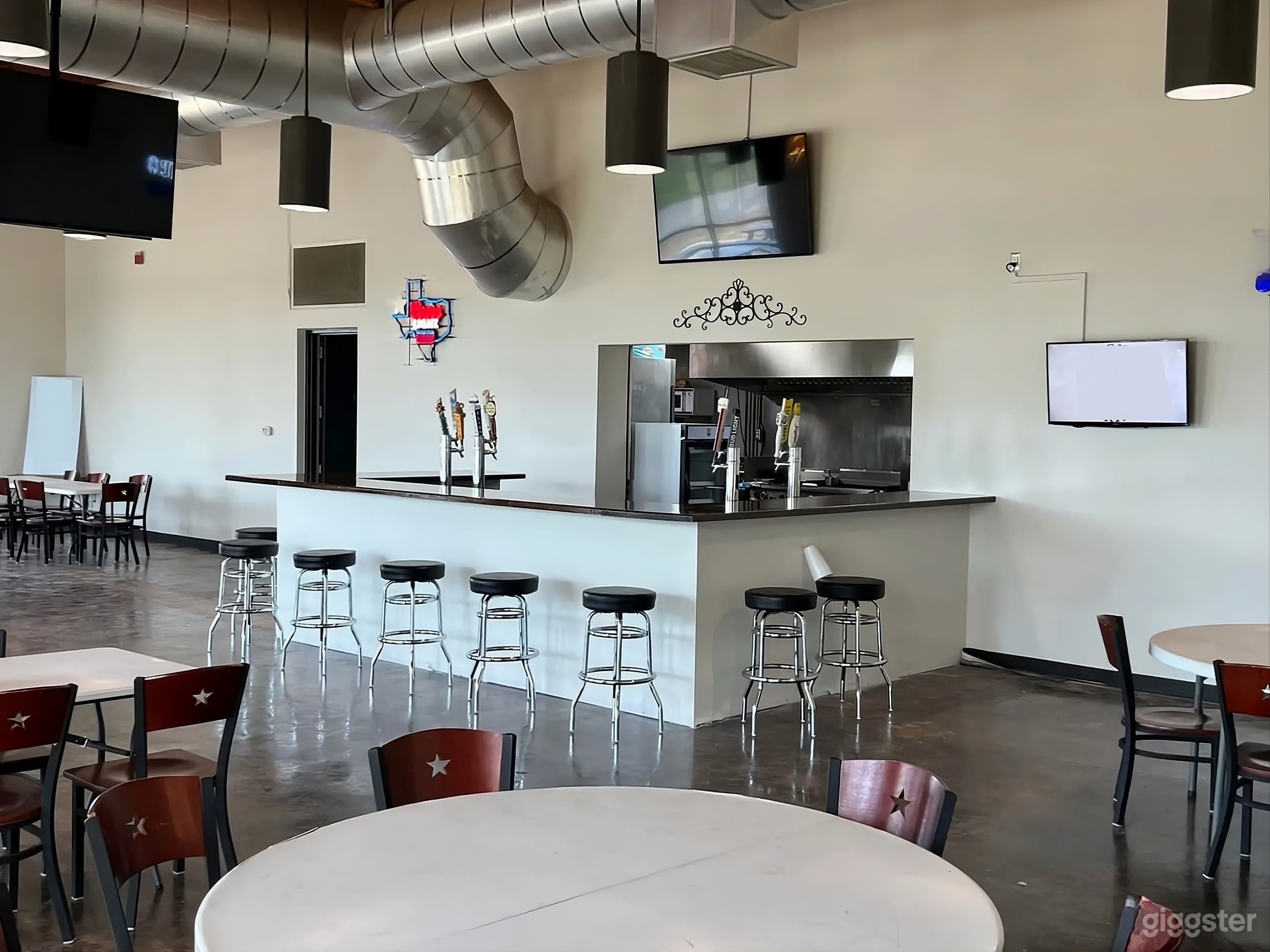 Newly Renovated Bar & Grill Space Photo 4