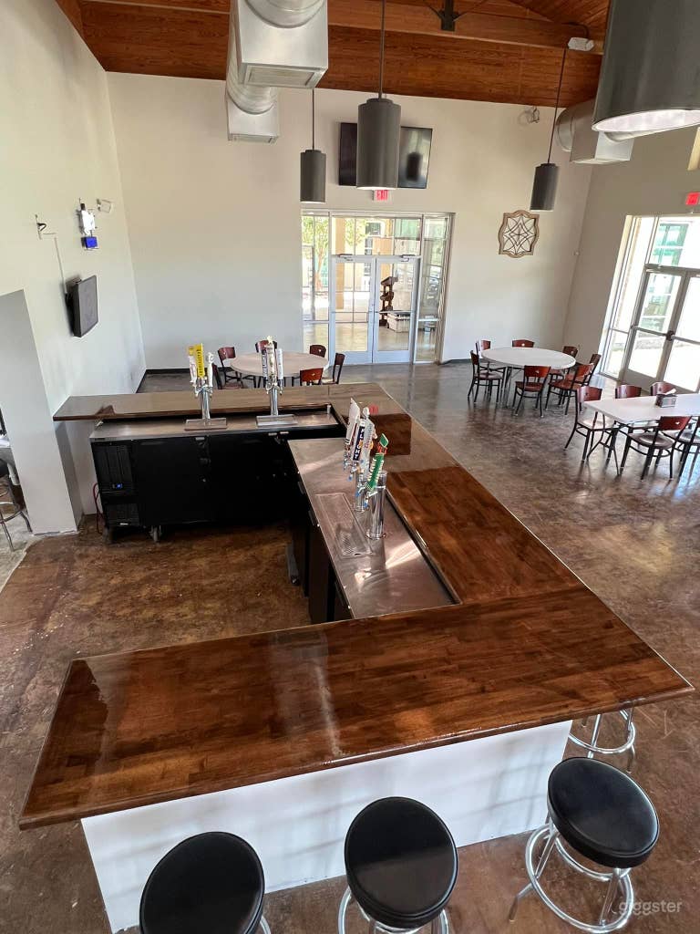  Newly Renovated Bar & Grill Space 