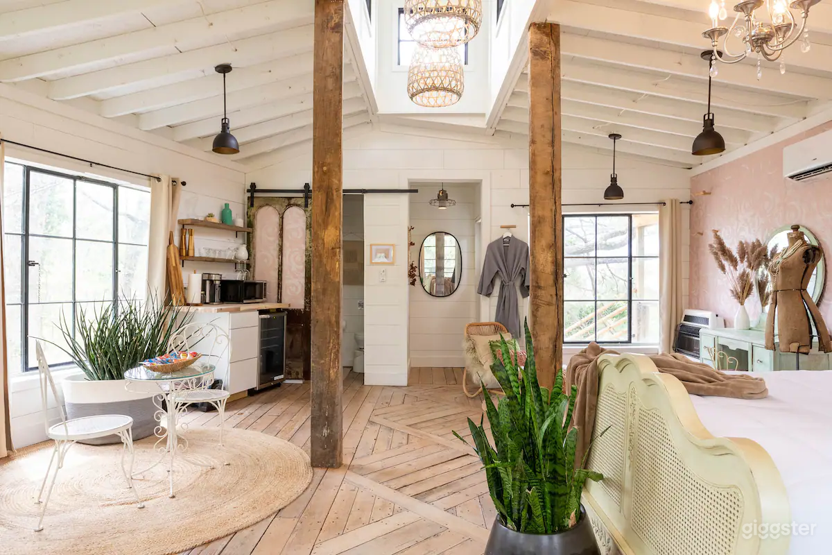 Enchanting Treehouse Filming Location: A Romantic Retreat in Nature Photo 2