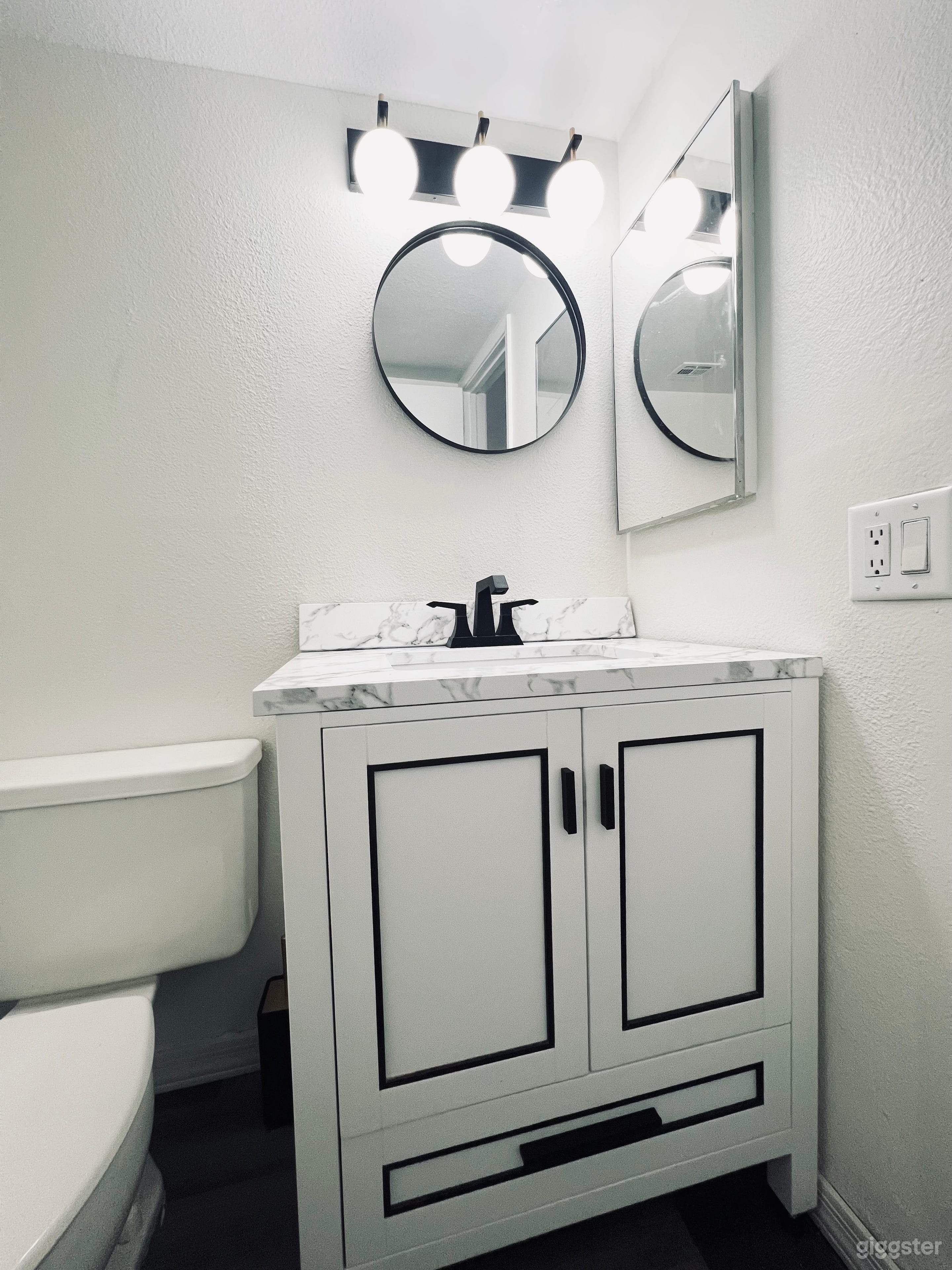 Modern Luxe Biltmore Creative Condo Space Photo 3