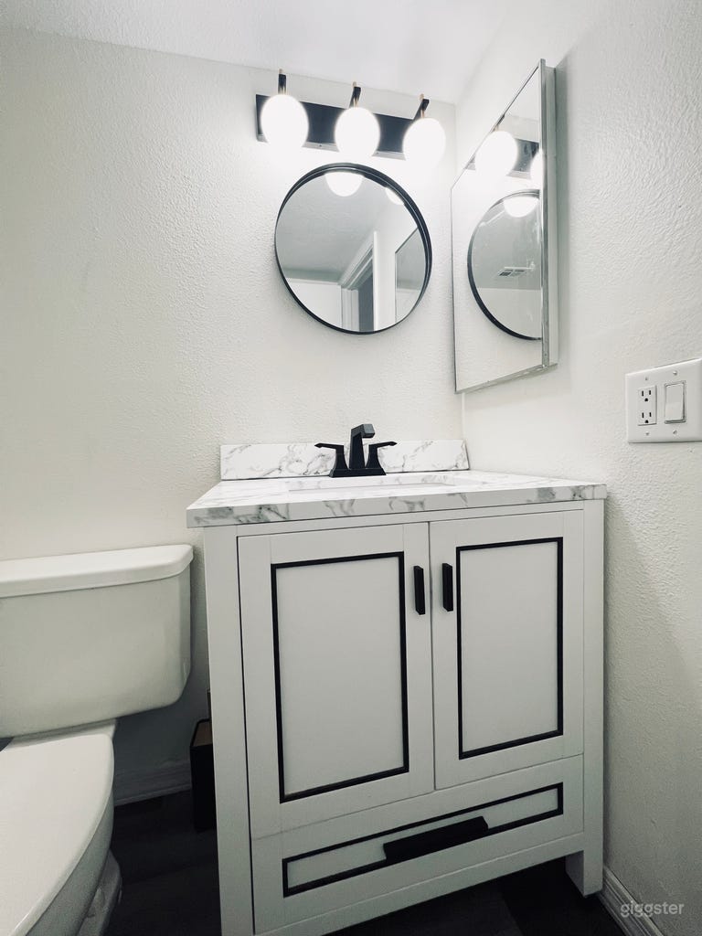  Modern Luxe Biltmore Creative Condo Space 