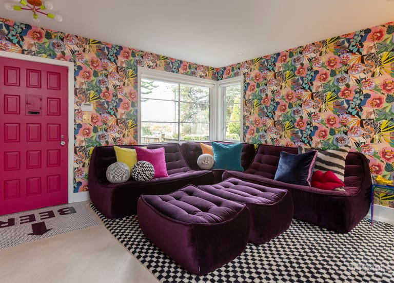  Front Entrance &amp; Living Room 