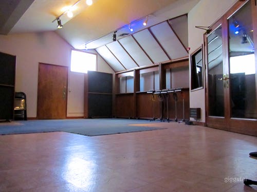 Live room showing natural light (can be blacked out.