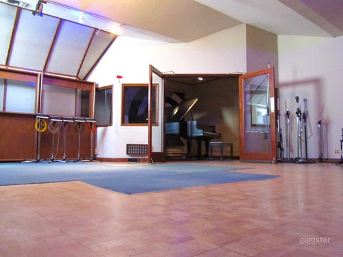 Live room looking at Piano Booth