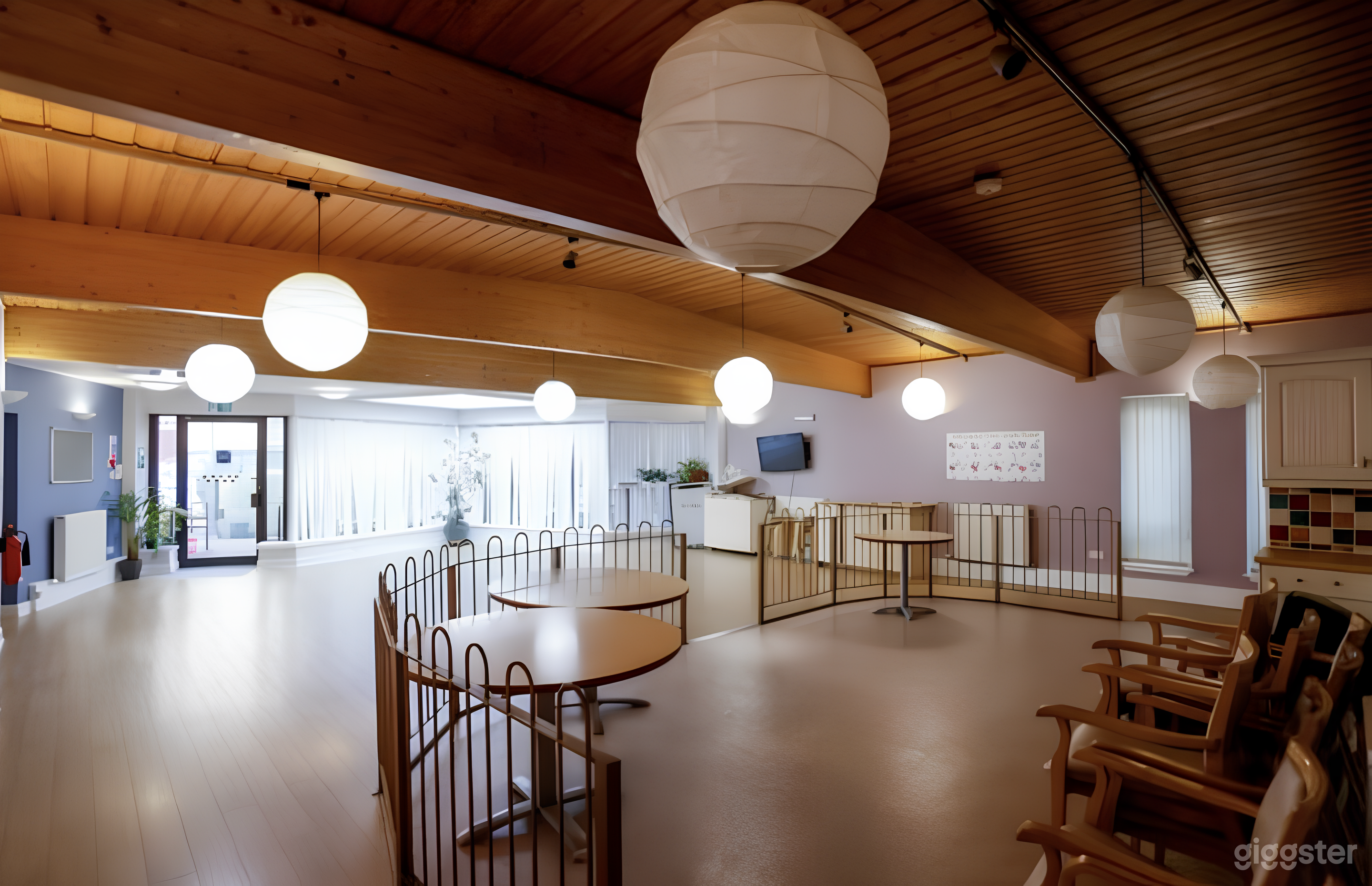 Bright and Airy St Bernard Room Photo 4