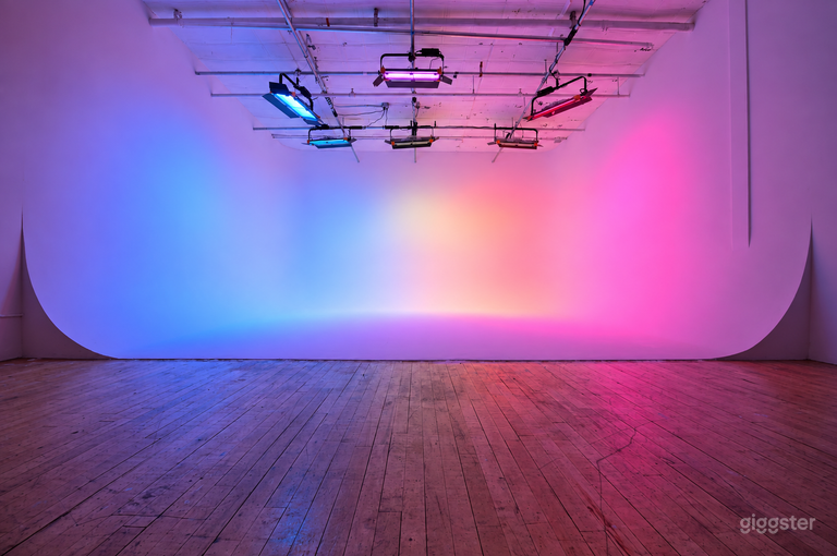  Pre-Lit 3-Wall Cyclorama + RGB Lights | Bushwick 