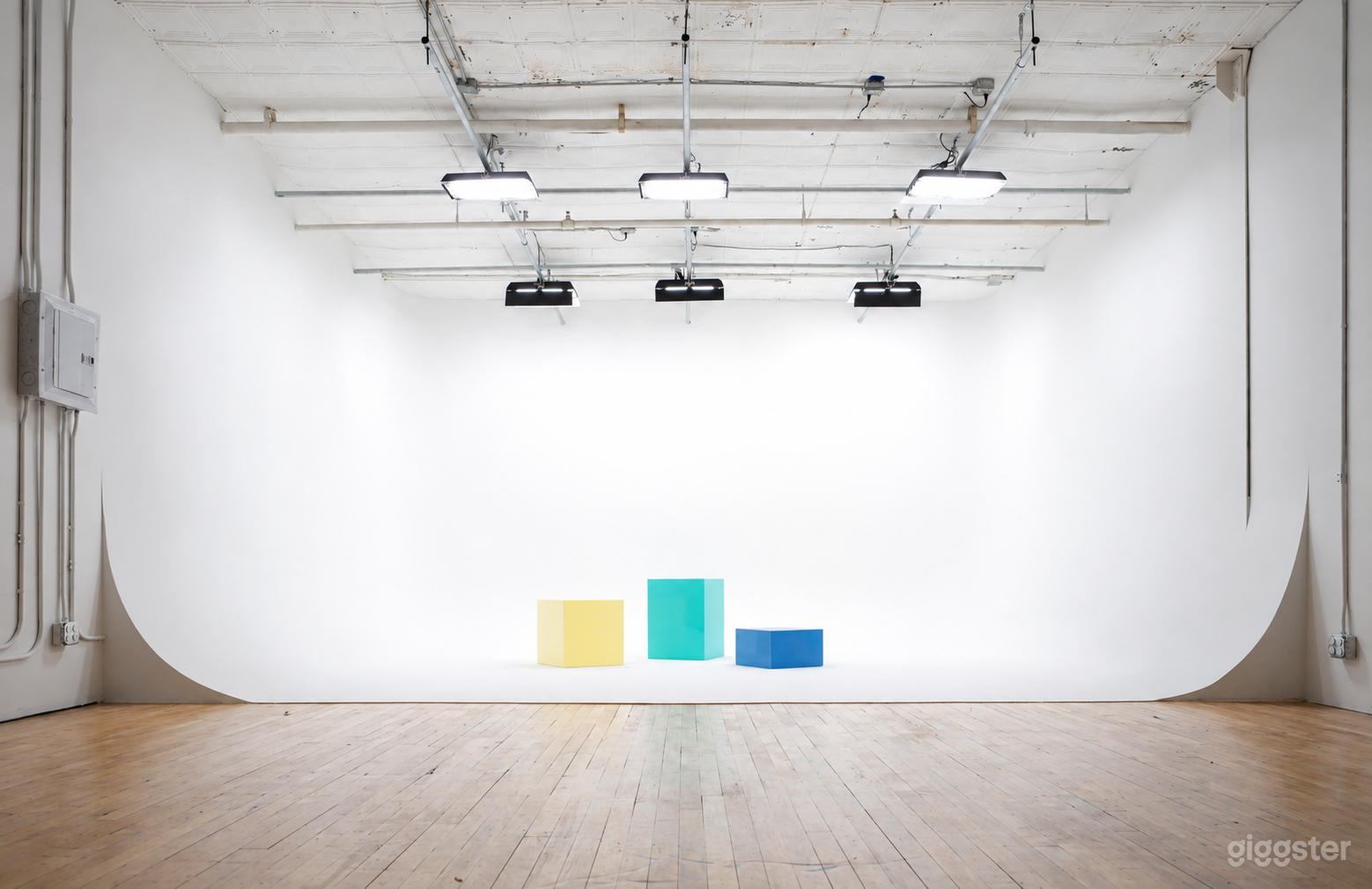 Pre-Lit 3-Wall Cyclorama + RGB Lights | Bushwick Photo 2