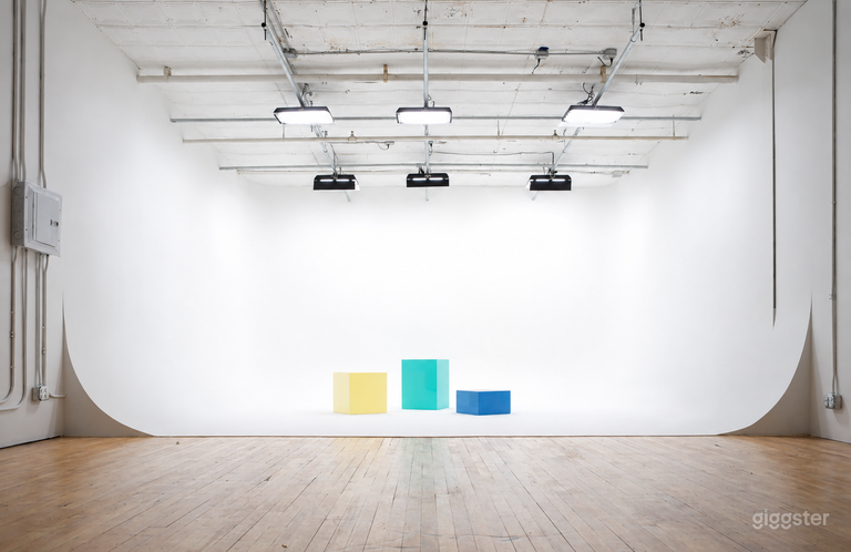  Pre-Lit 3-Wall Cyclorama + RGB Lights | Bushwick 