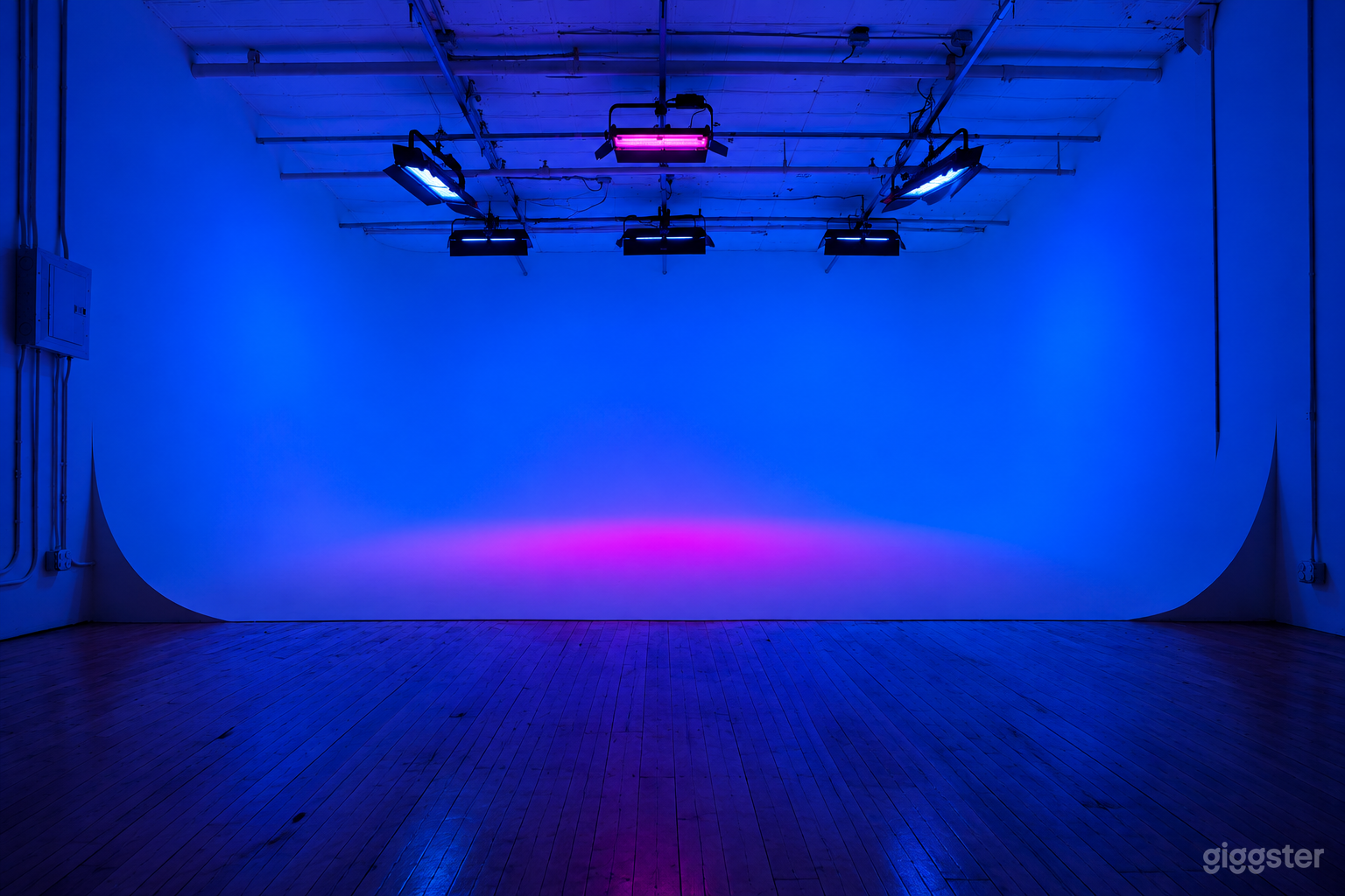 Pre-Lit 3-Wall Cyclorama + RGB Lights | Bushwick Photo 4