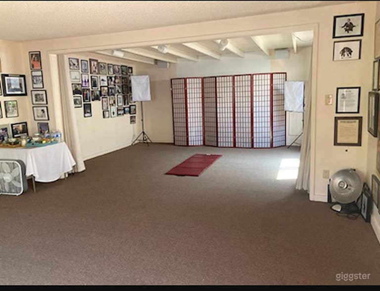  Multi-Purpose Studio for Yoga, Fitness, and Photography 