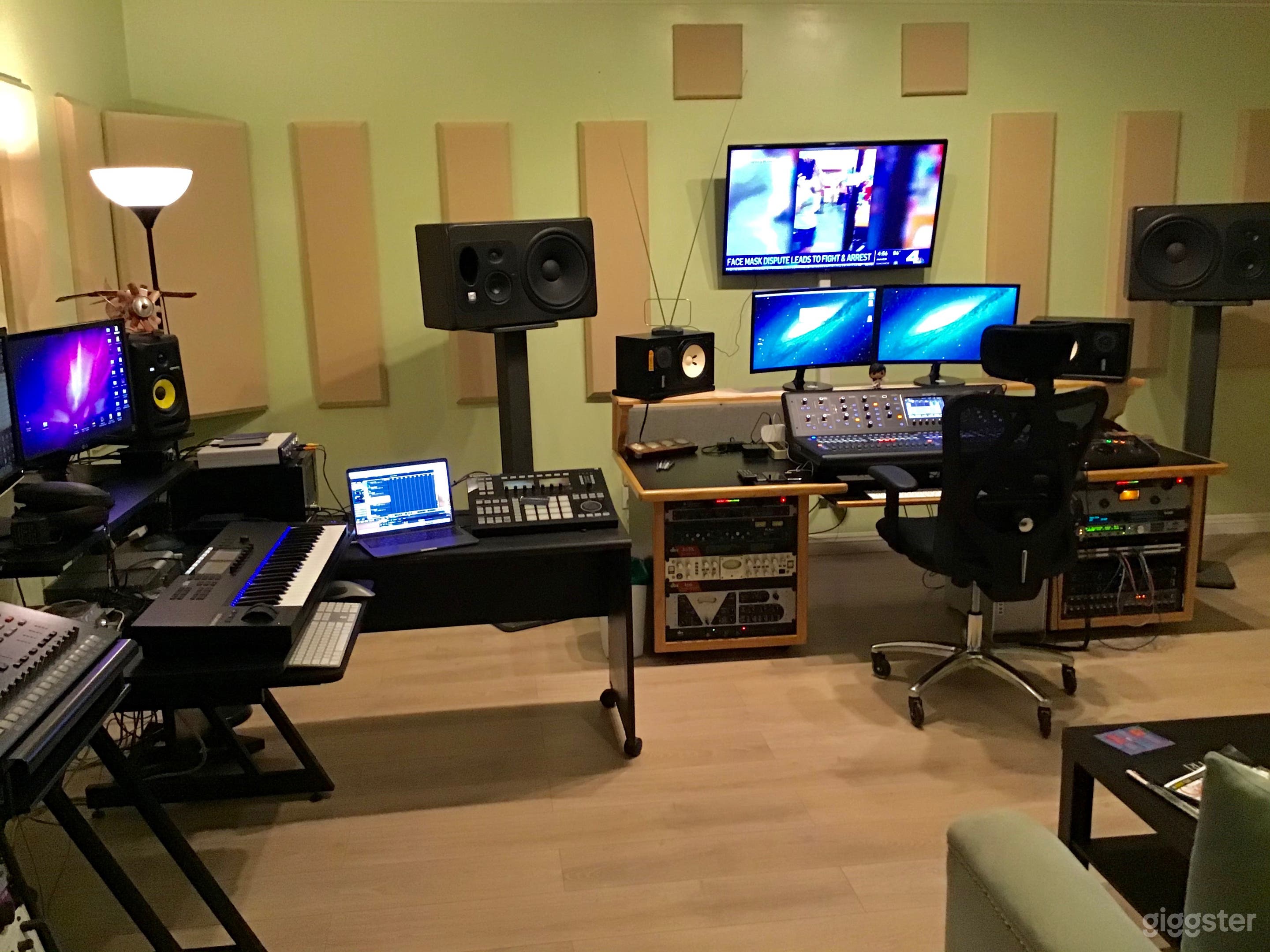 Versatile and Cool Studio in Los Angeles Photo 2