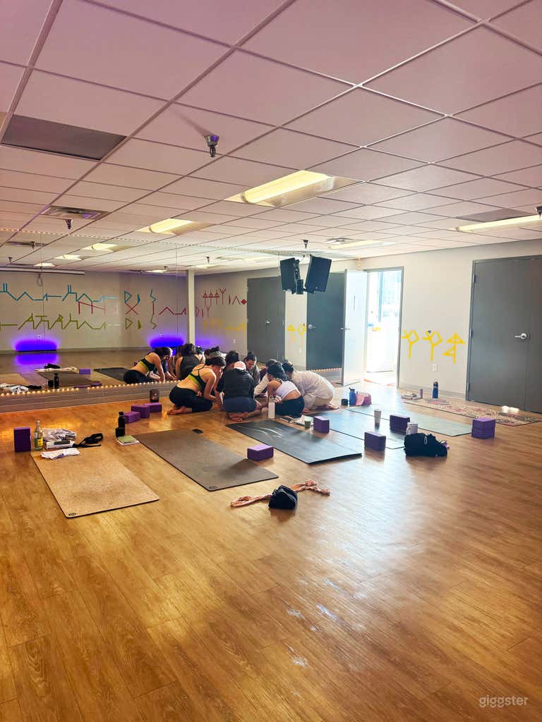  Versatile Studio Space for Dance and Yoga 