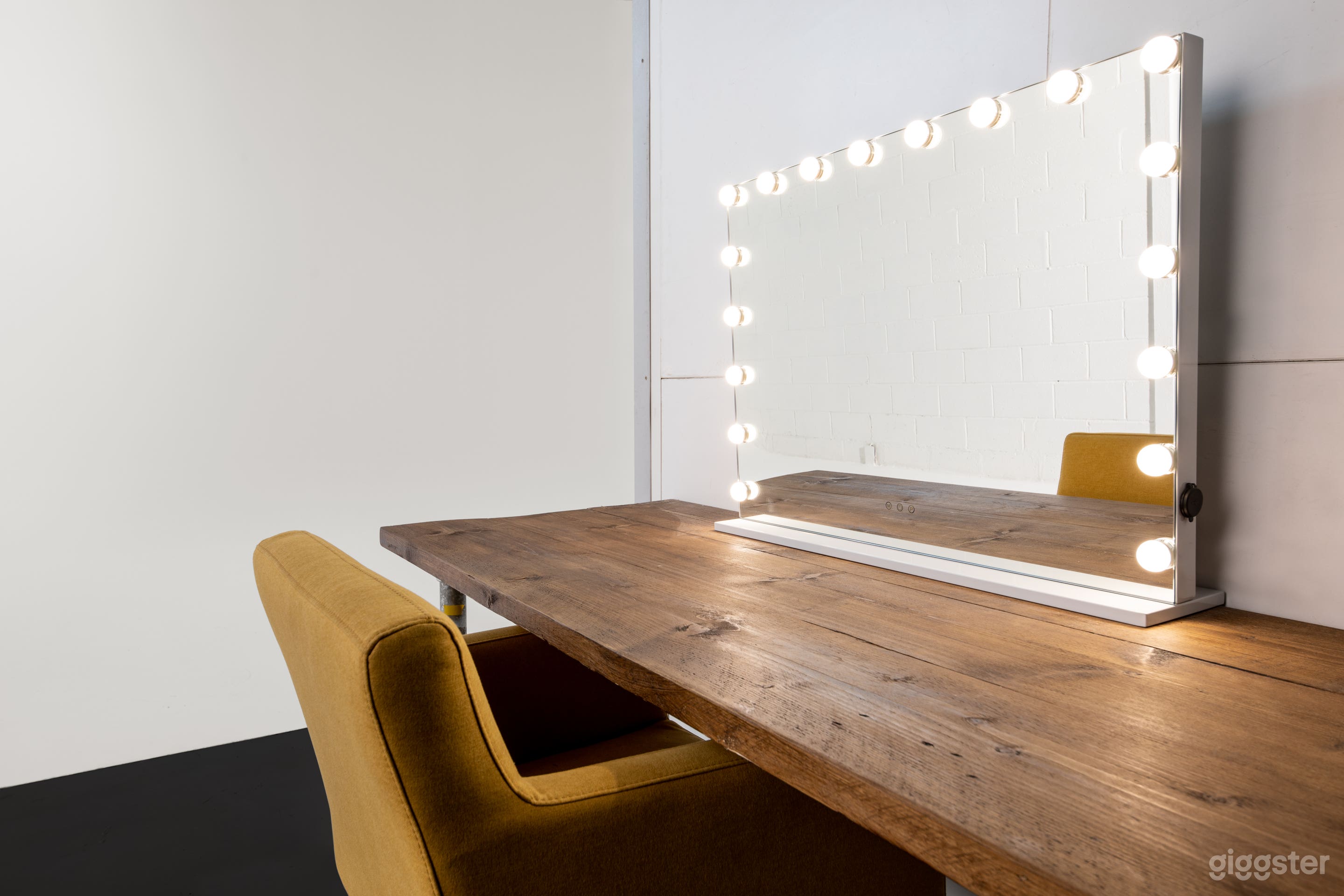  Industrial Photo / Film Studio with Mezzanine Photo 4