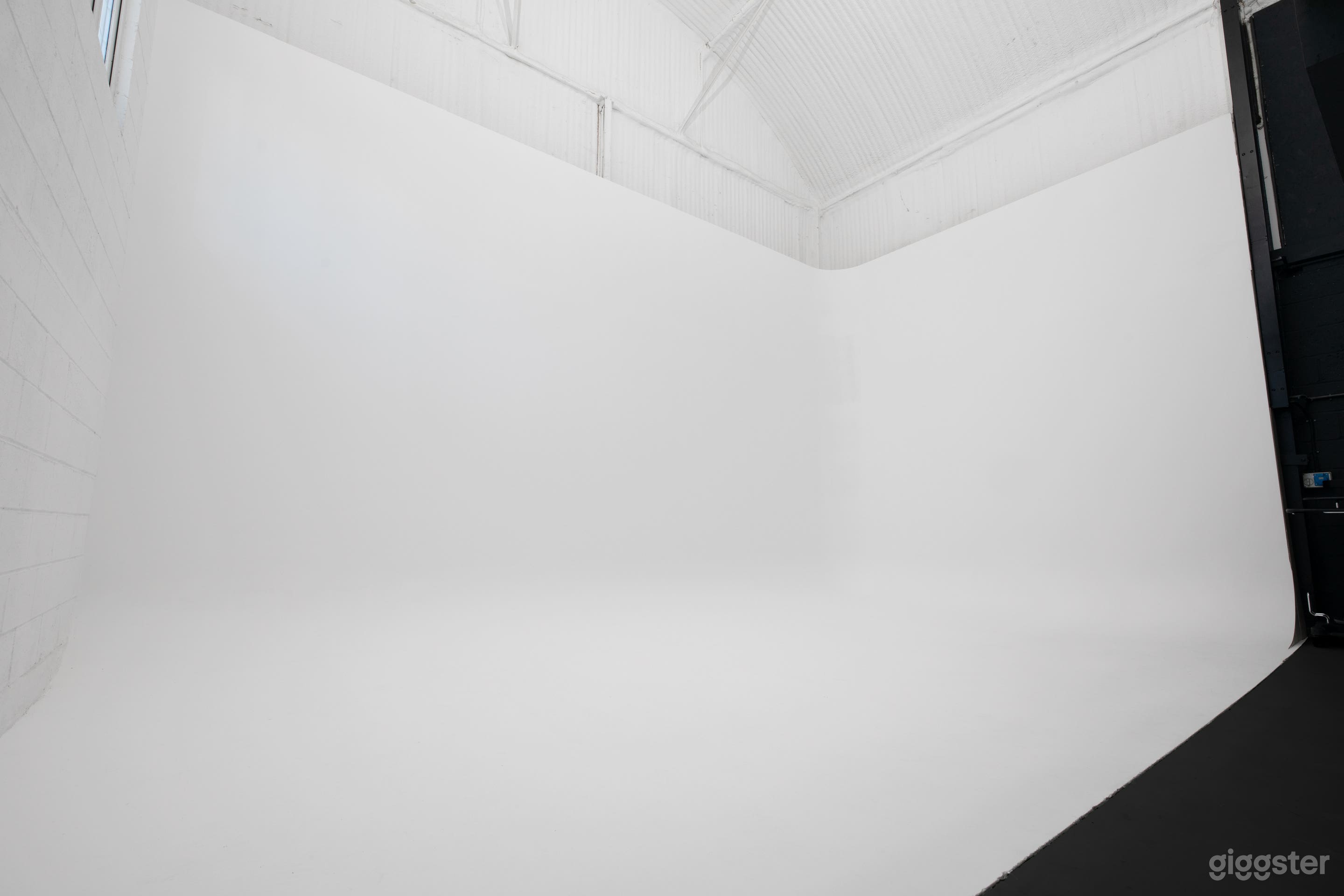  Industrial Photo / Film Studio with Mezzanine Photo 1