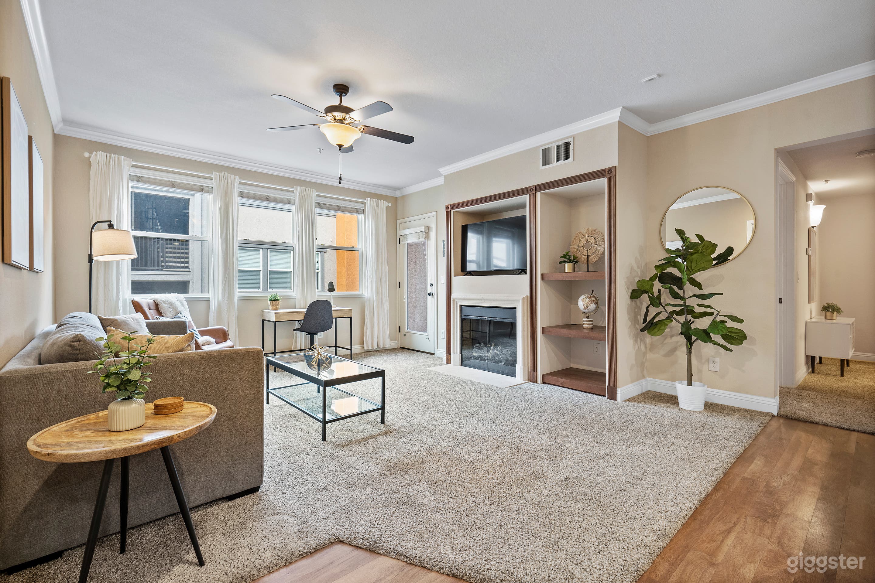 Spacious 2BR 2BA Apartment Pool, Gym & Theater Photo 2