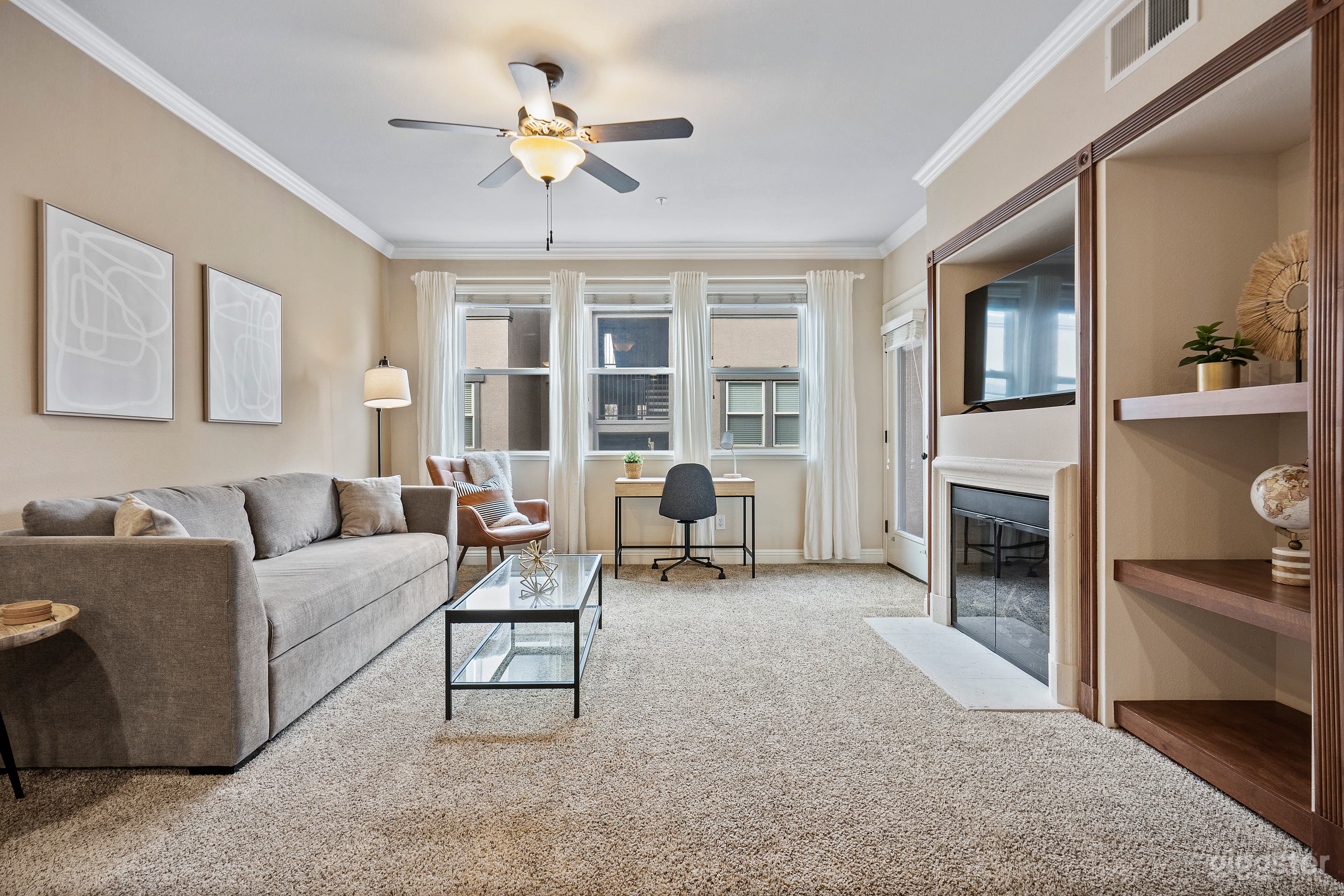 Spacious 2BR 2BA Apartment Pool, Gym & Theater Photo 3