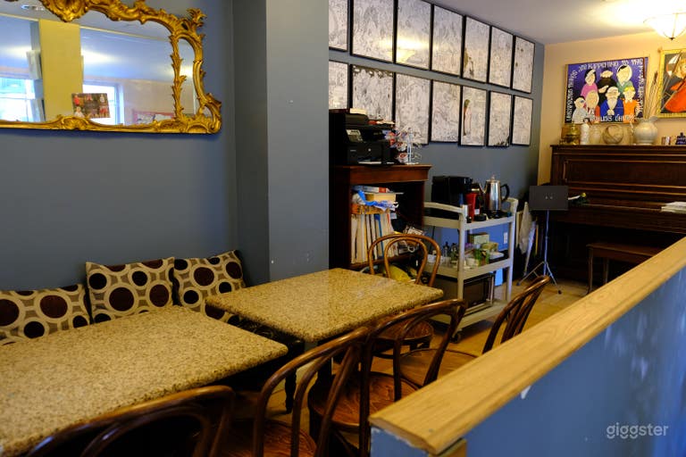  Veuillez noter que nous avons retiré le piano et ajouté des sièges supplémentaires à sa place. 