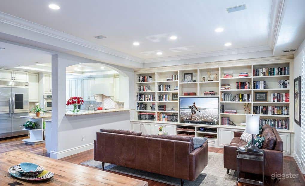 A traditional style home in a beautiful area Photo 2