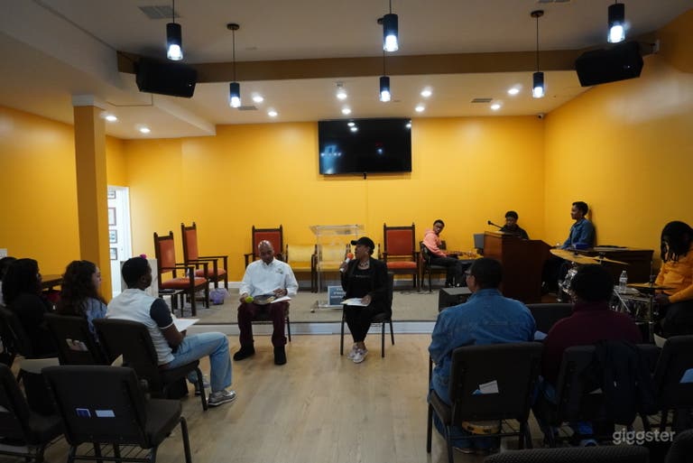  Disponible para Servicios de Adoración y Eventos Comunitarios 