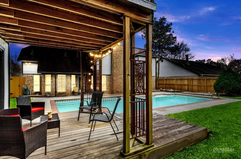  Backyard Pool & Lounge with Spa 