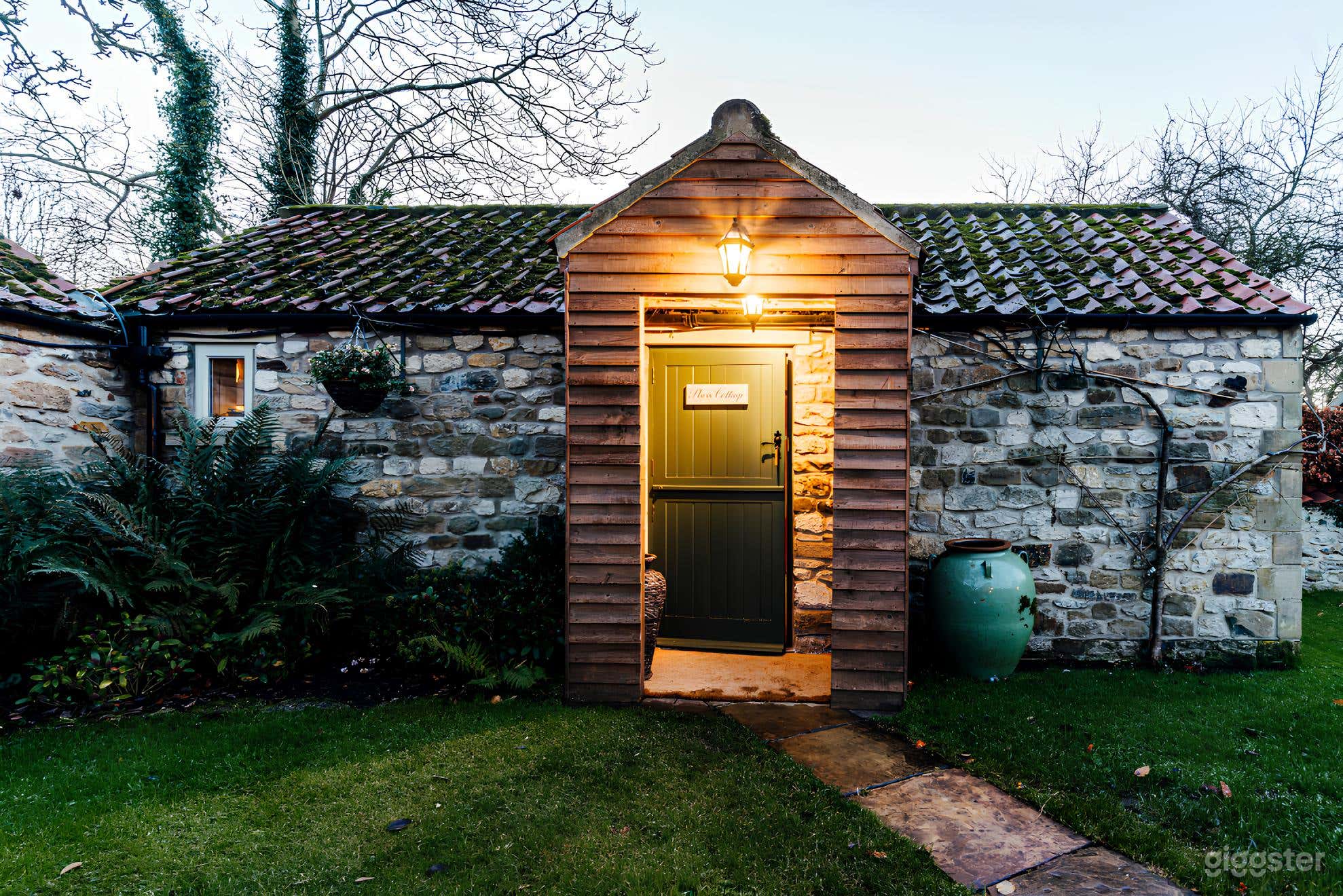 Plum Cottage - Production Bookings &amp; Romantic Hideaway Photo 1