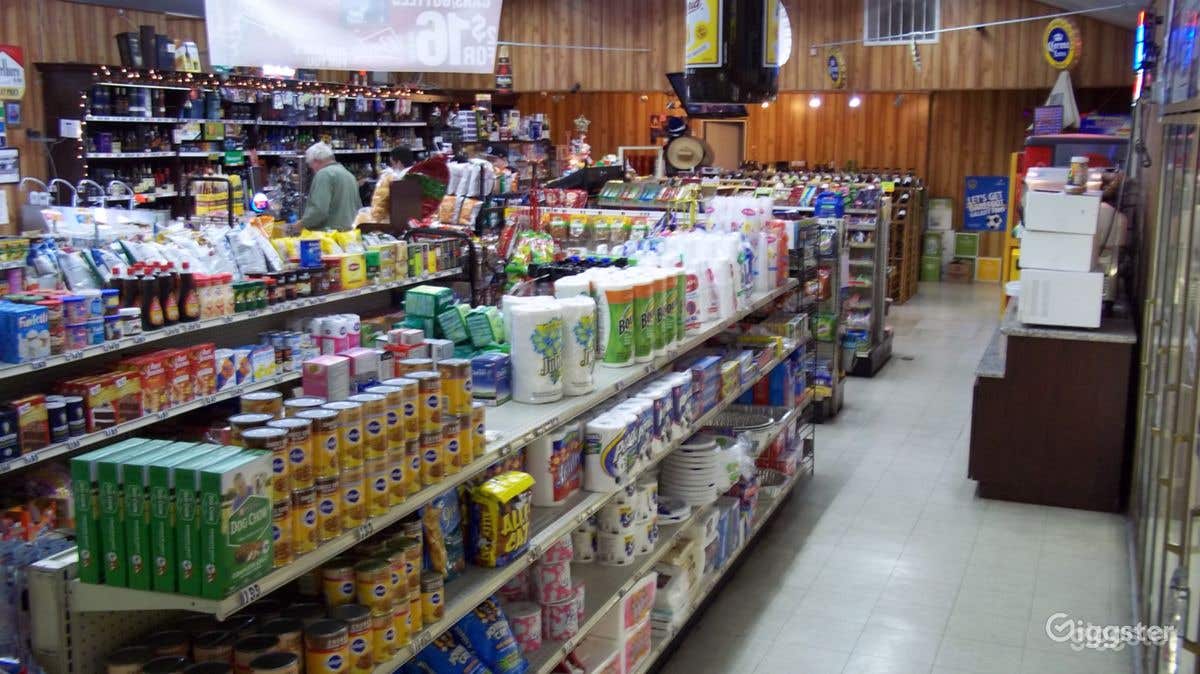 Convenience Store w/ Parking &amp; Airstream (Burbank) Photo 3