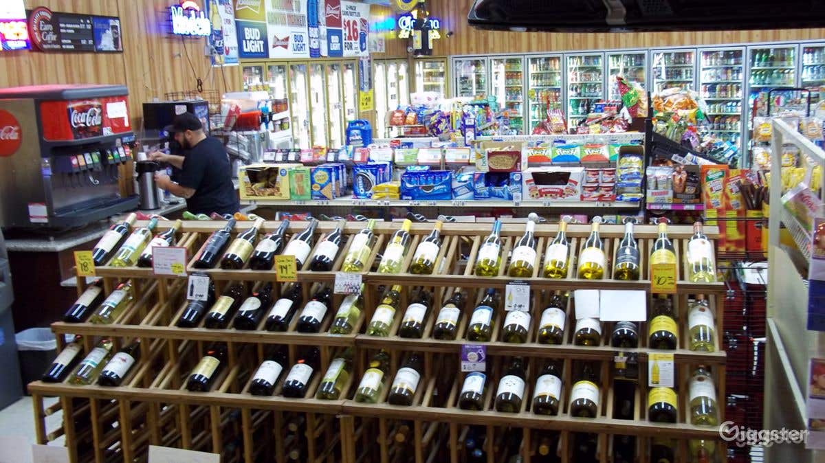 Convenience Store w/ Parking &amp; Airstream (Burbank) Photo 4