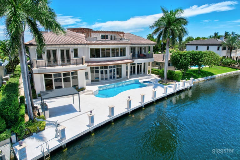  Le Palazzo Waterfront 